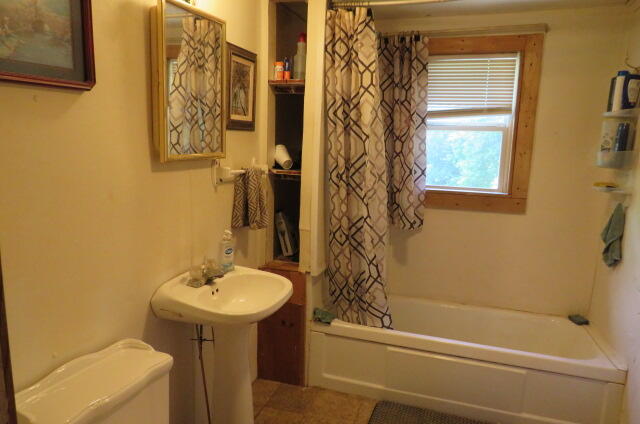 231 East Marshfield Street Property Photo 6