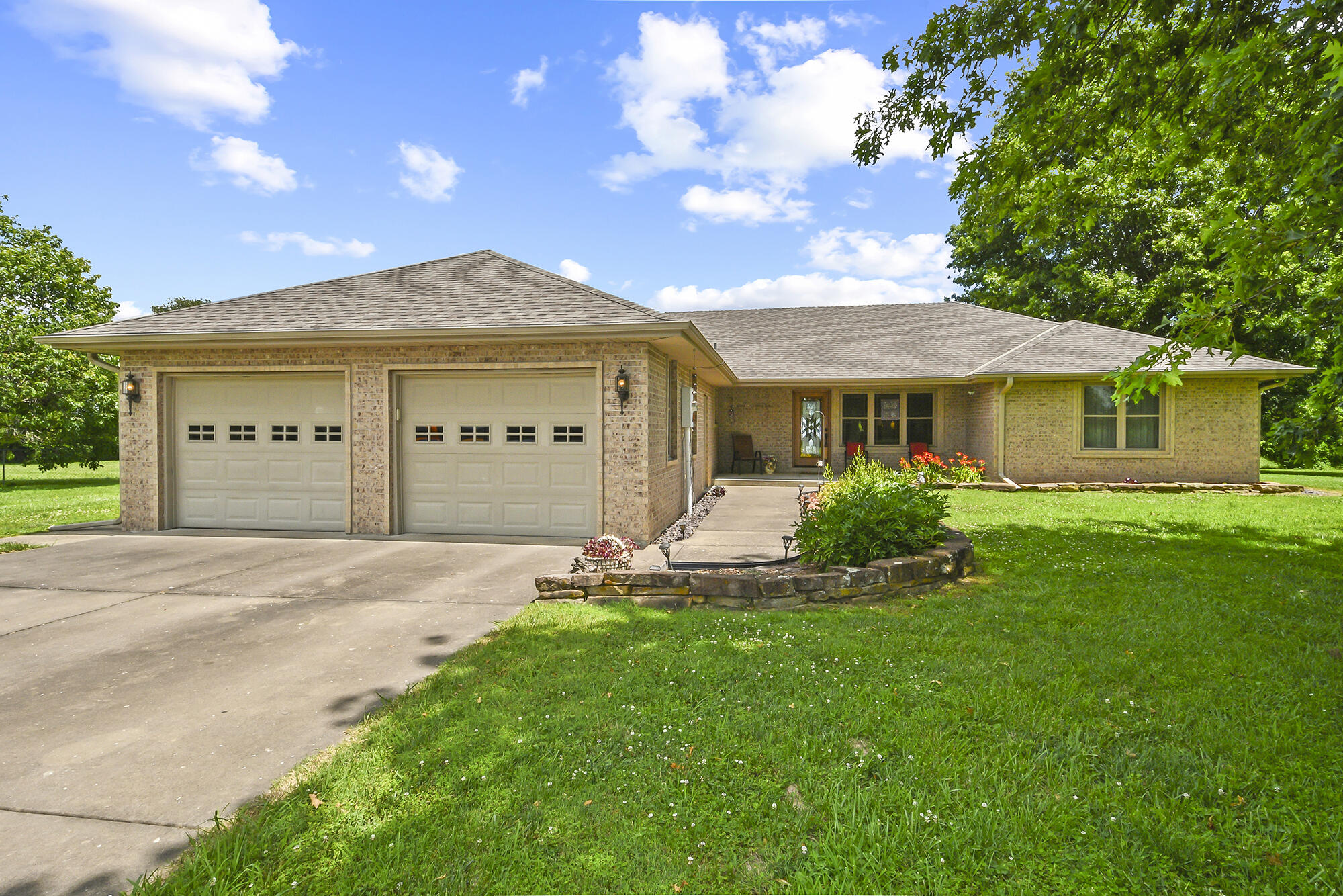 615 West Mchenry Avenue Property Photo 1