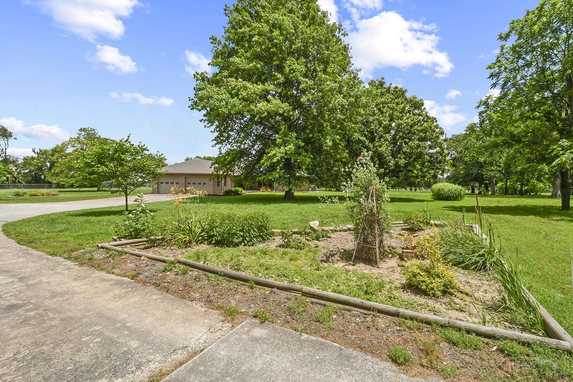 615 West Mchenry Avenue Property Photo 6
