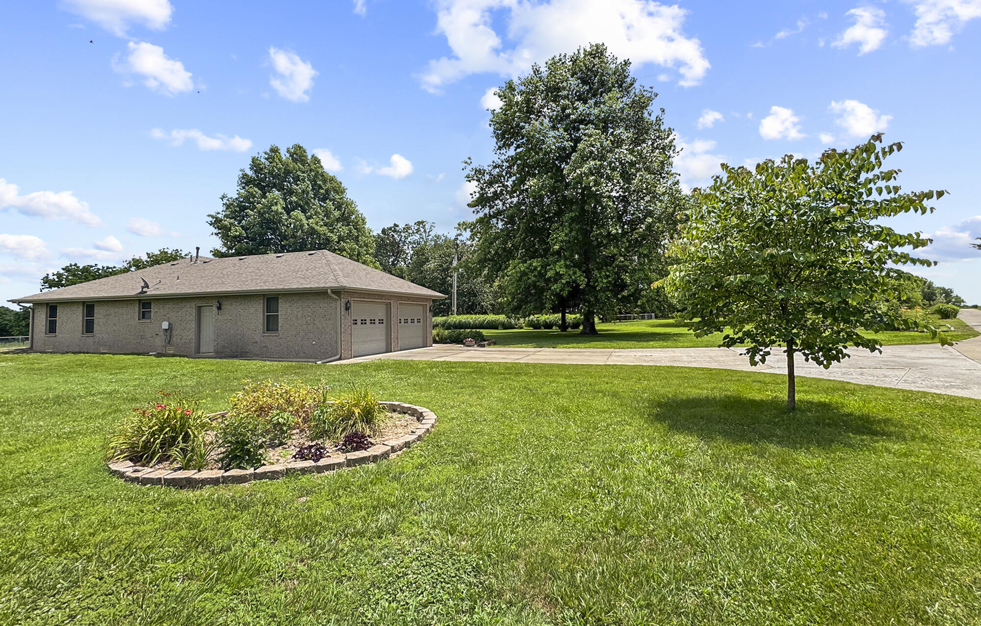 615 West Mchenry Avenue Property Photo 7