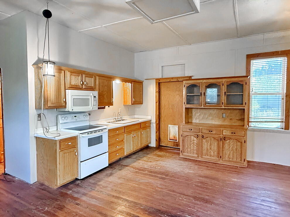 30011 East Fairview Road Property Photo 5