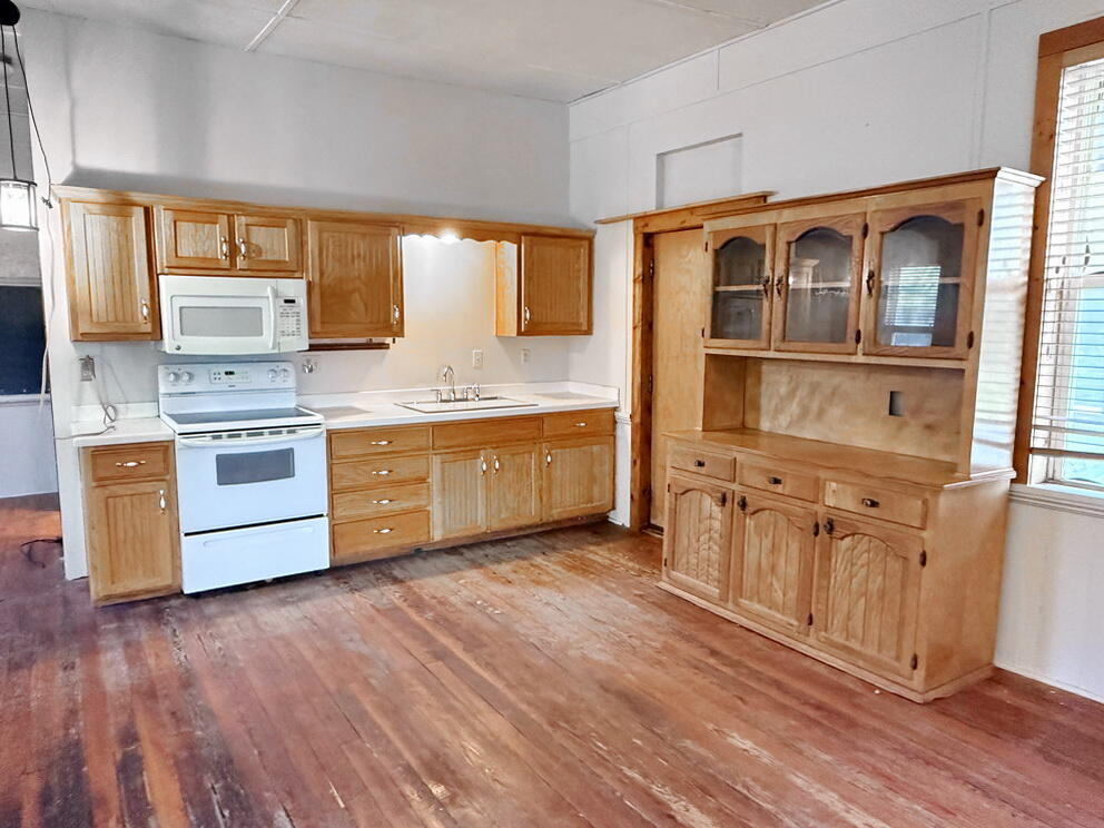30011 East Fairview Road Property Photo 6