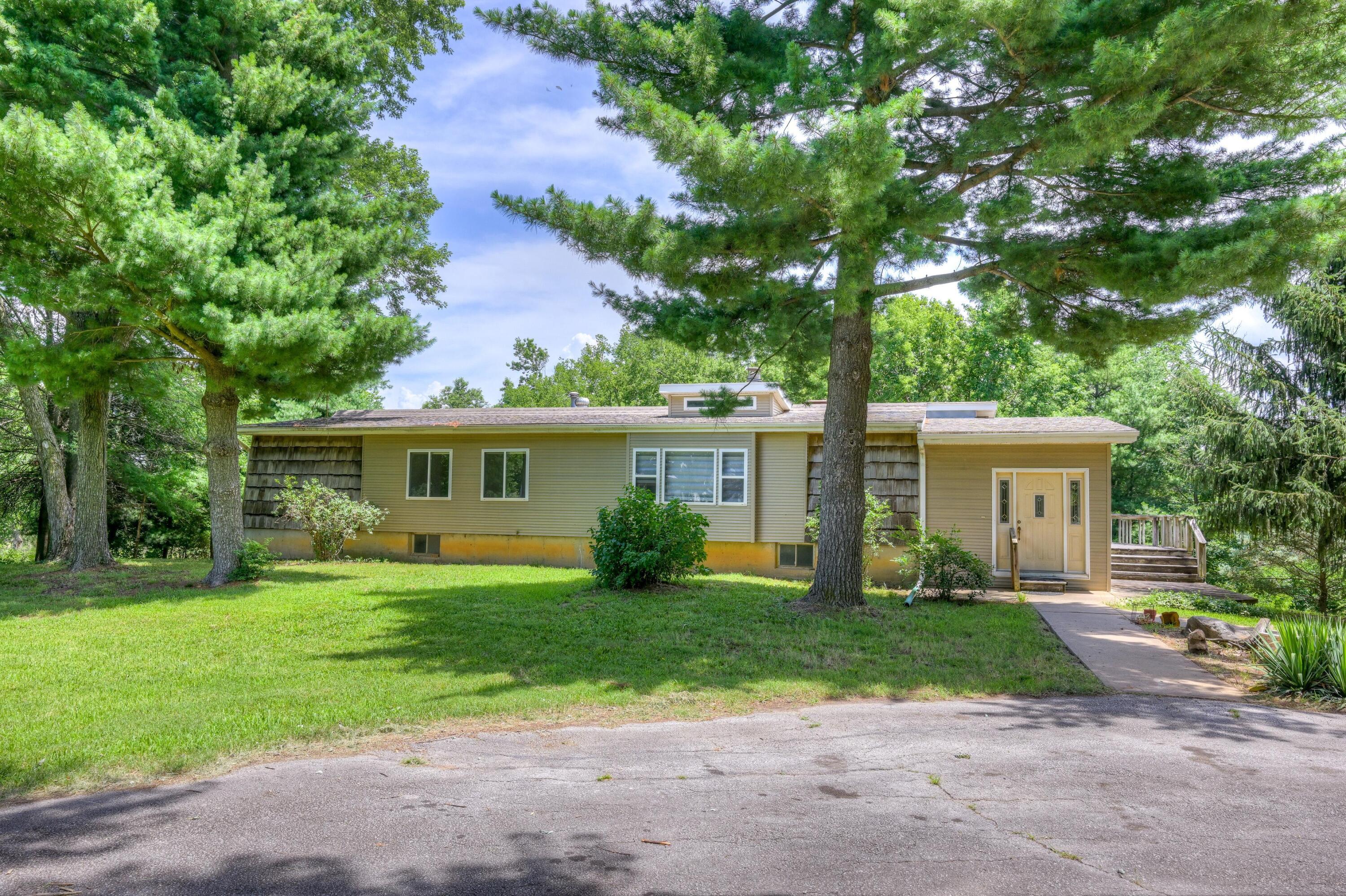 19107 Fir Road Property Photo 5