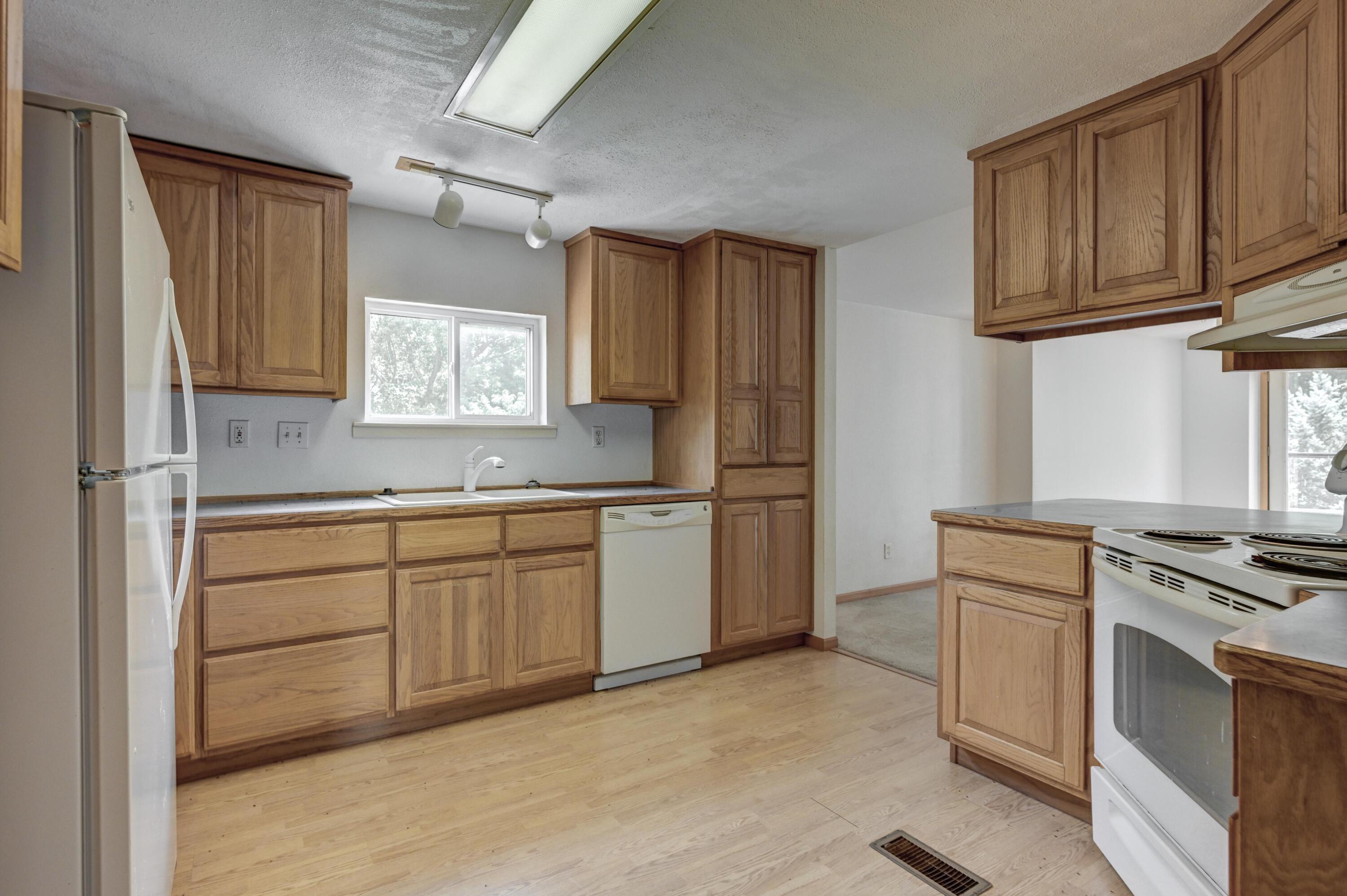 19107 Fir Road Property Photo 17
