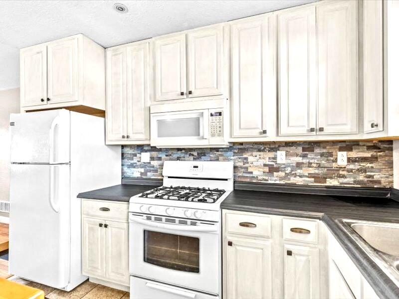 367 Flagstone Road Property Photo 12