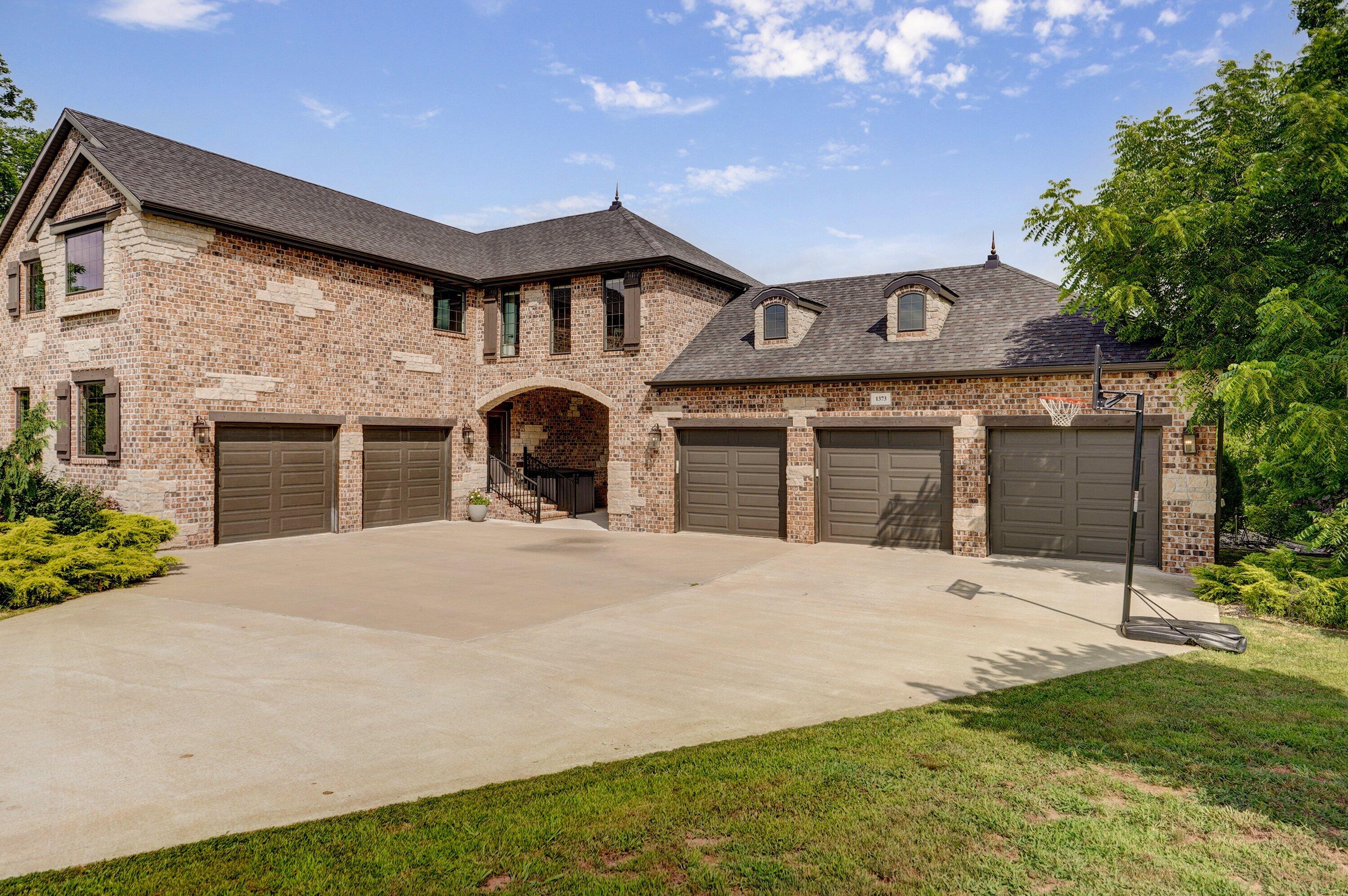1373 East River Oak Drive Property Photo 3