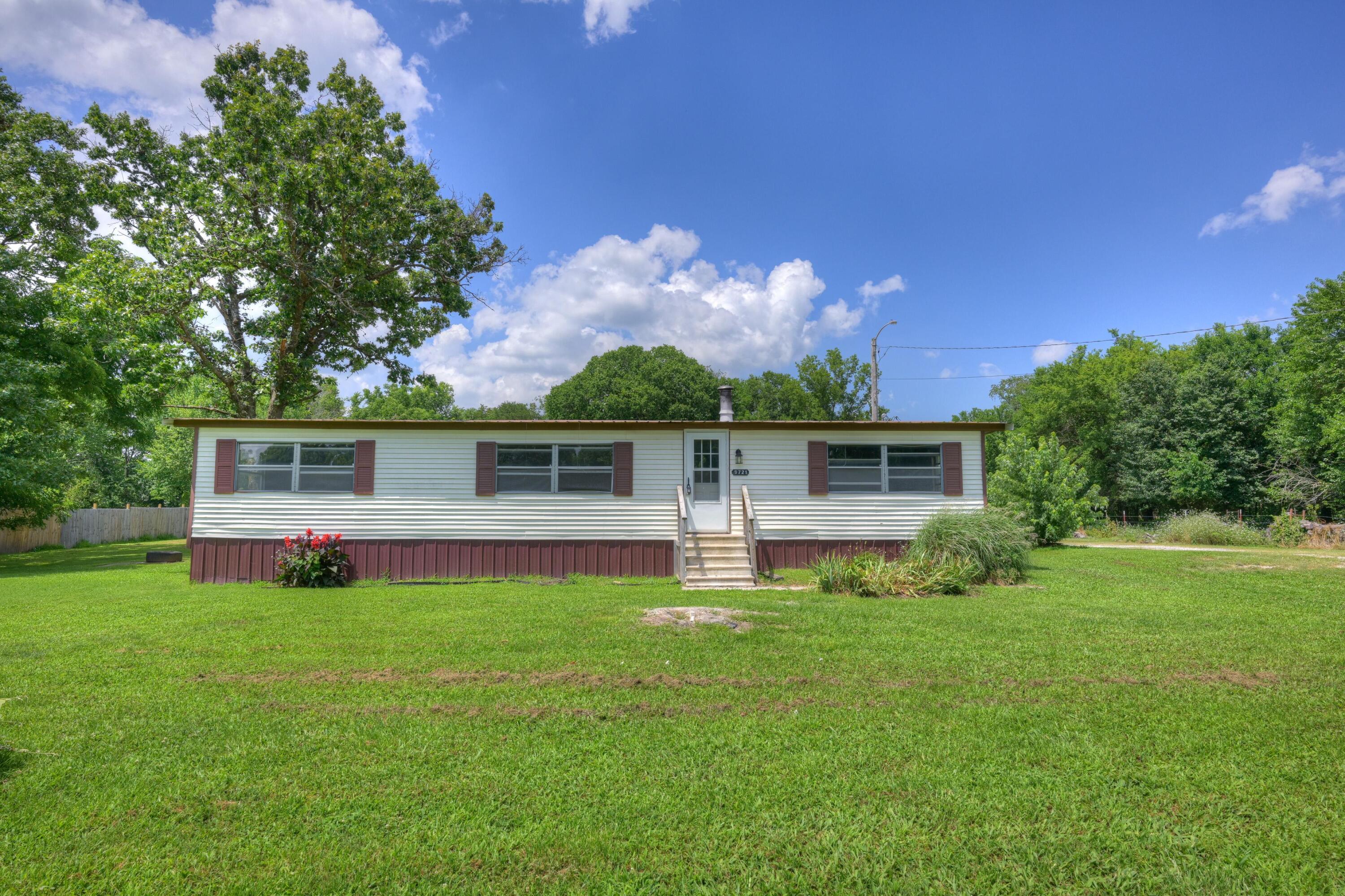 9721 Elm Road Property Photo 2