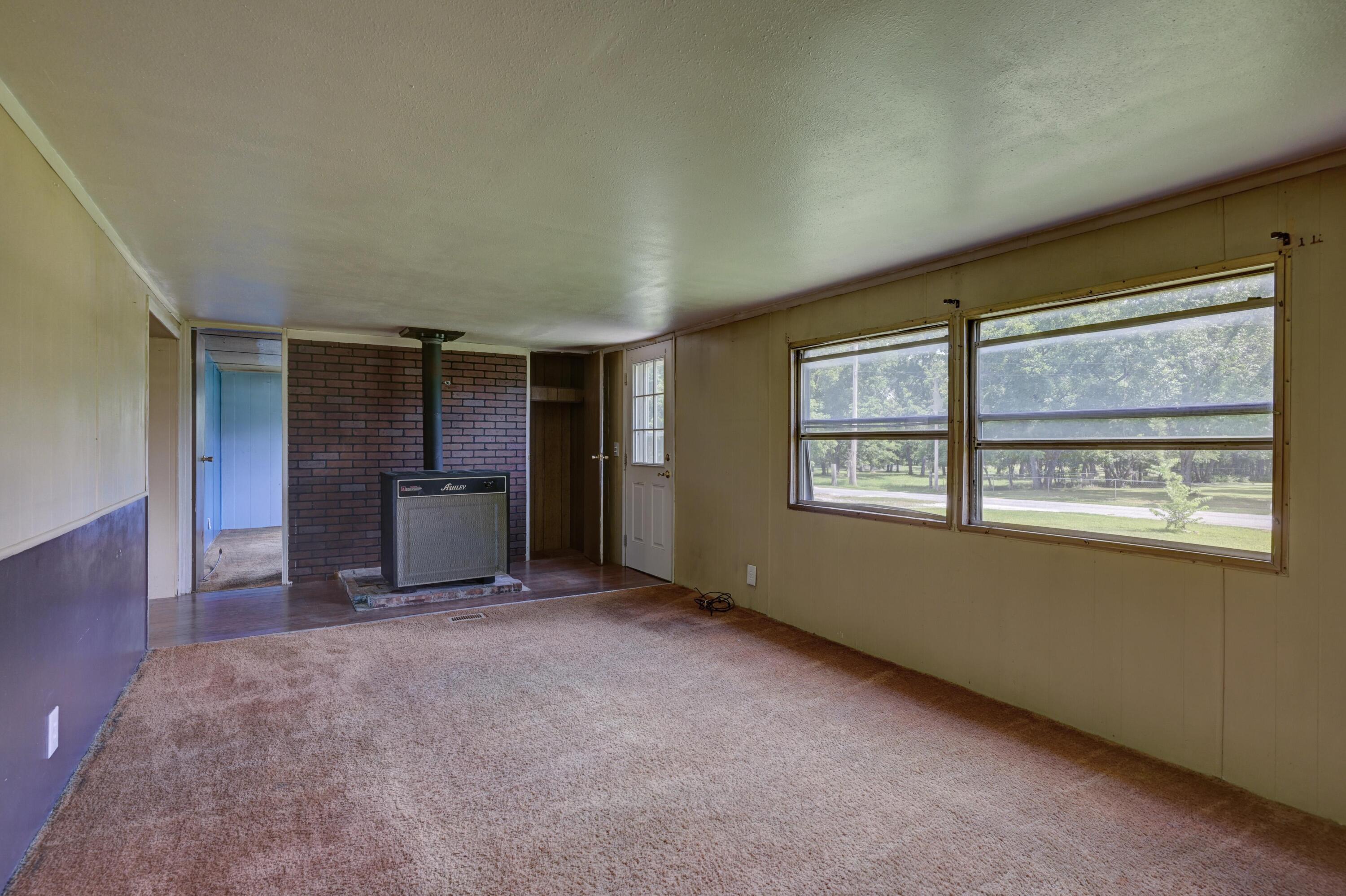 9721 Elm Road Property Photo 6