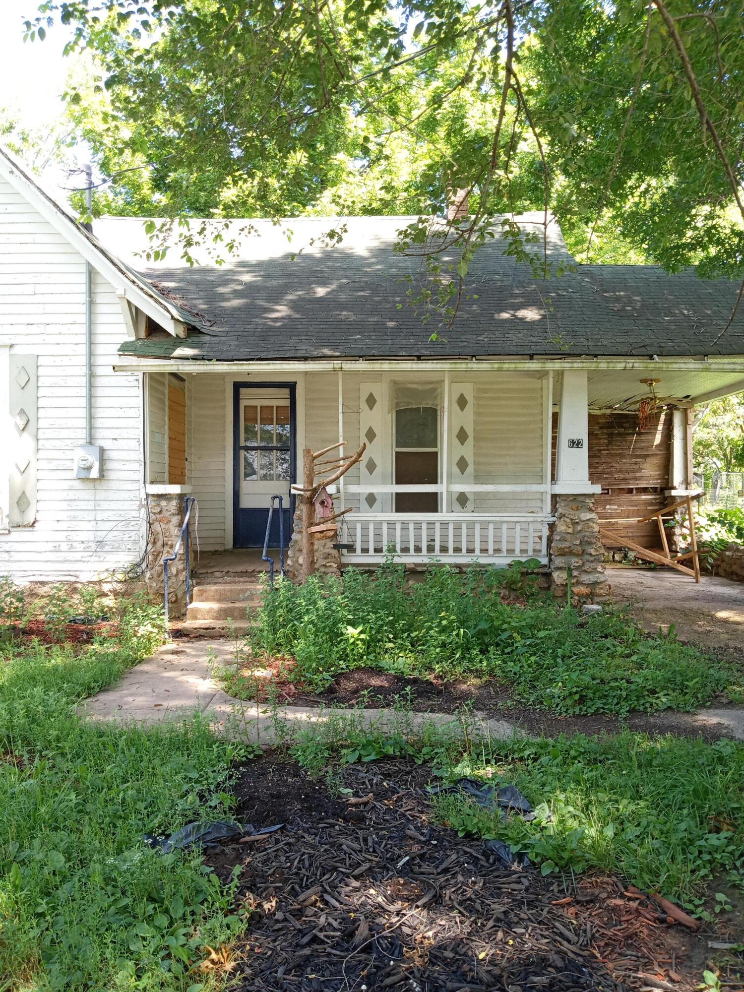 622 North Locust Street Property Photo 1