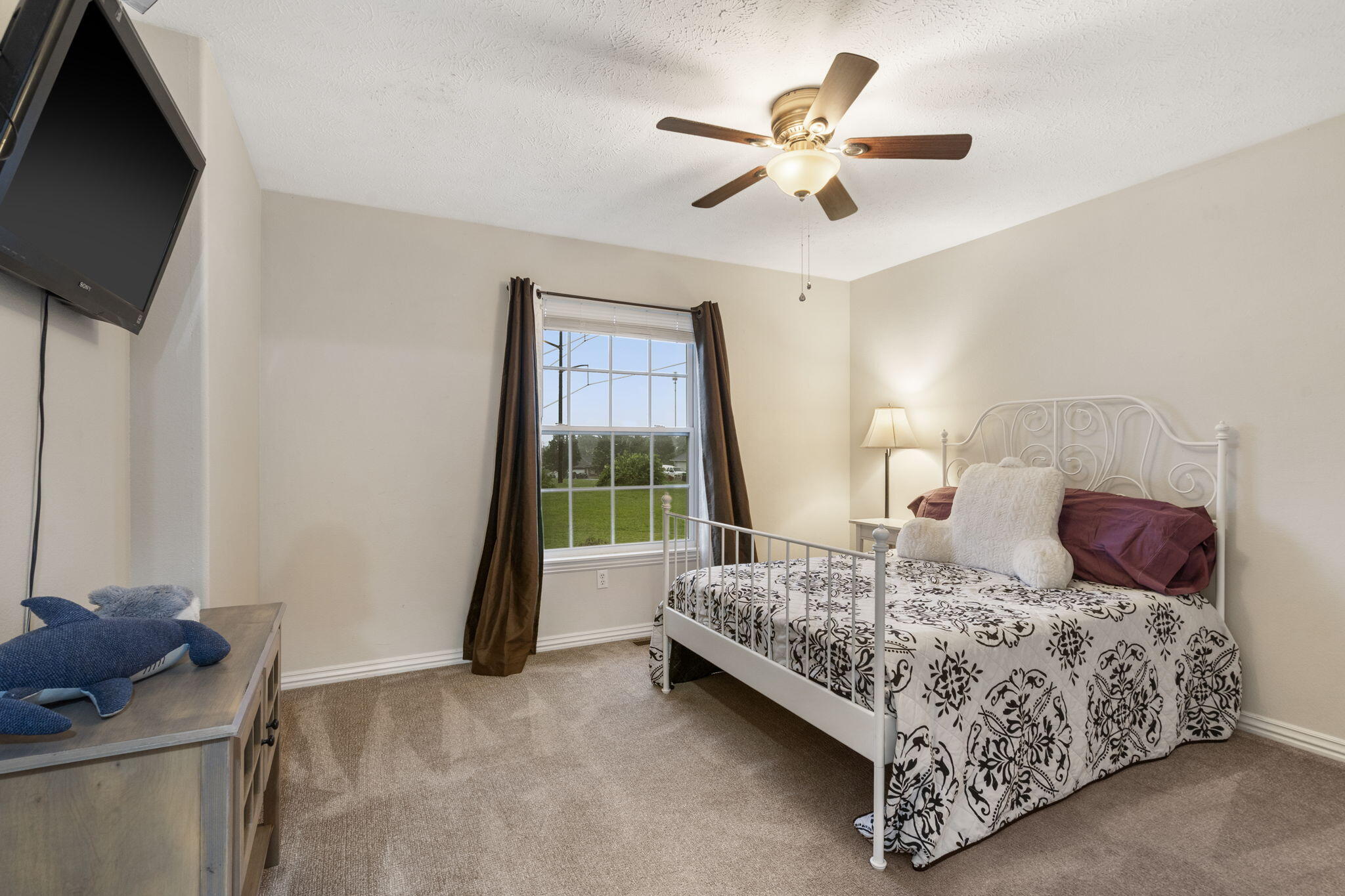 1508 Four Winds Drive Property Photo 16