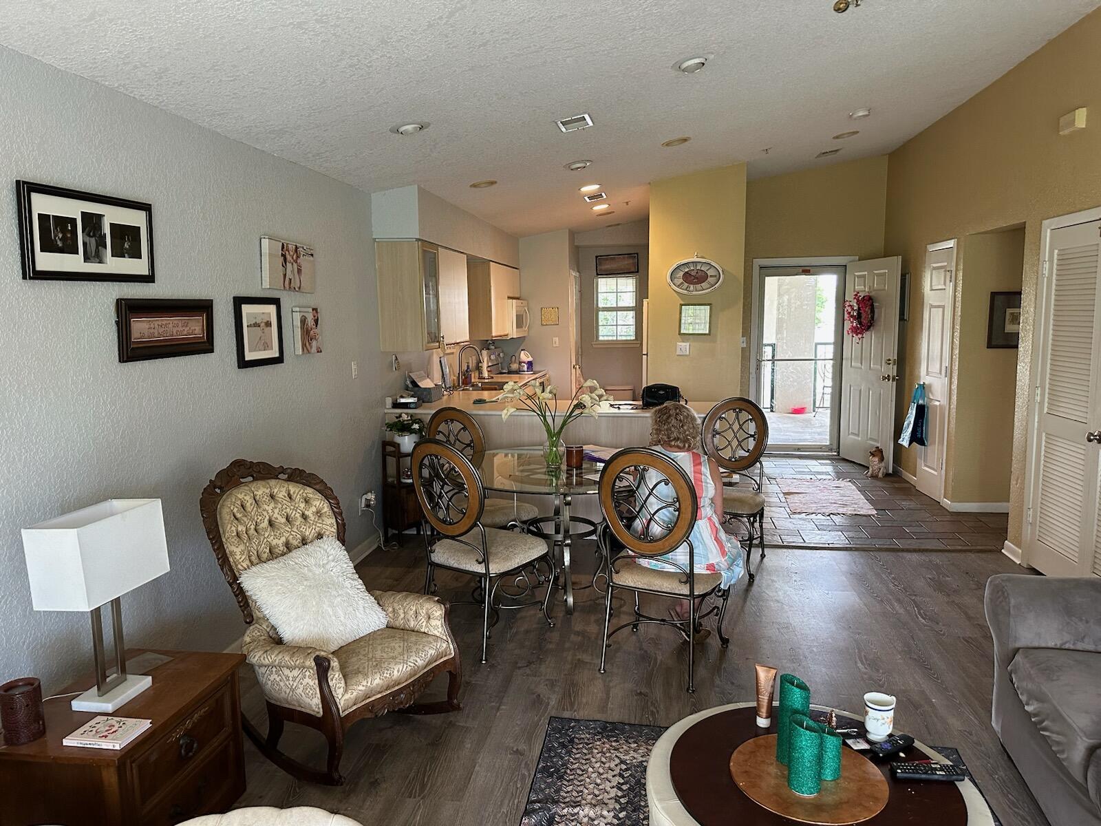140 West Rockford Drive (condo # Property Photo 1
