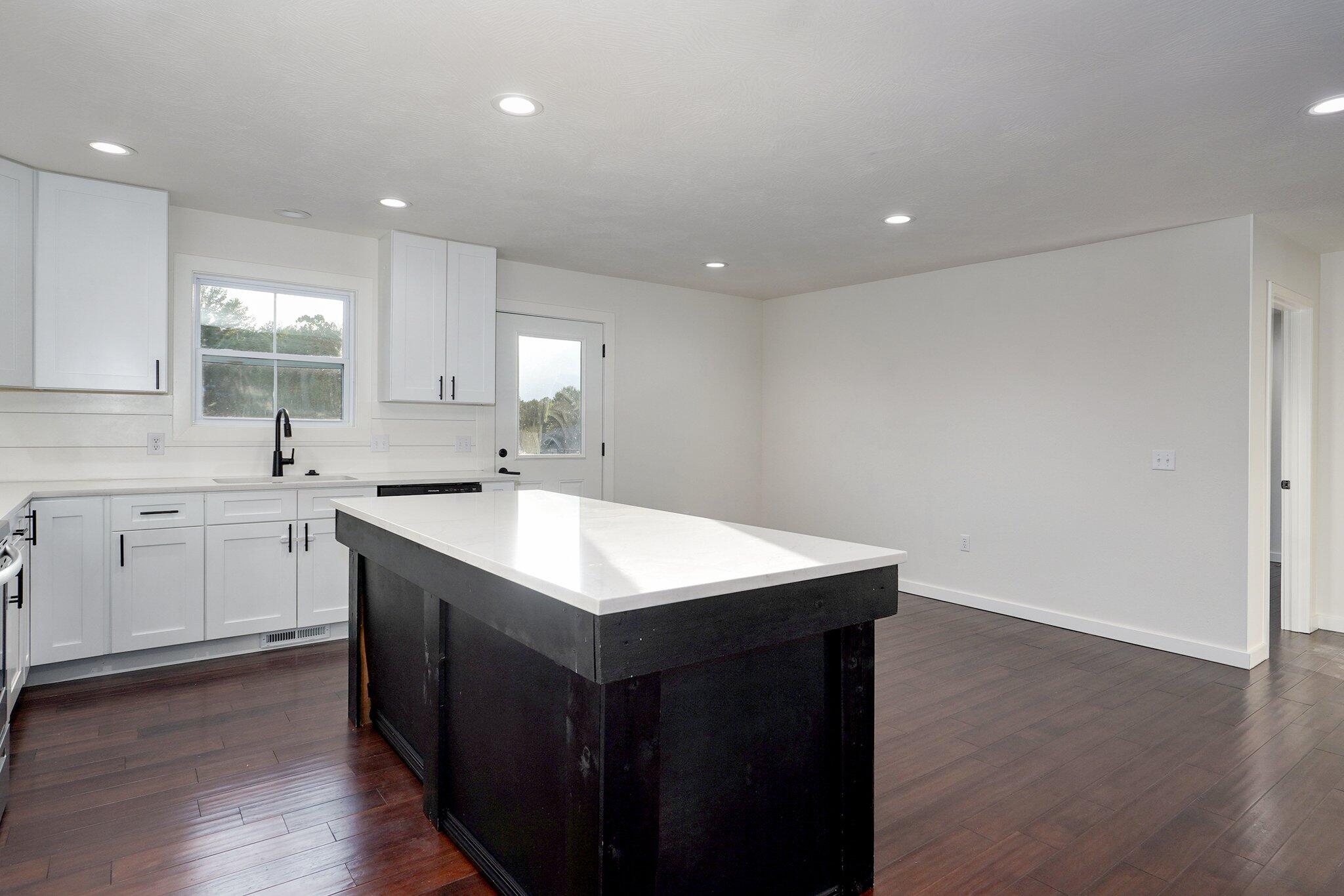 753 South Elm Road Property Photo 11