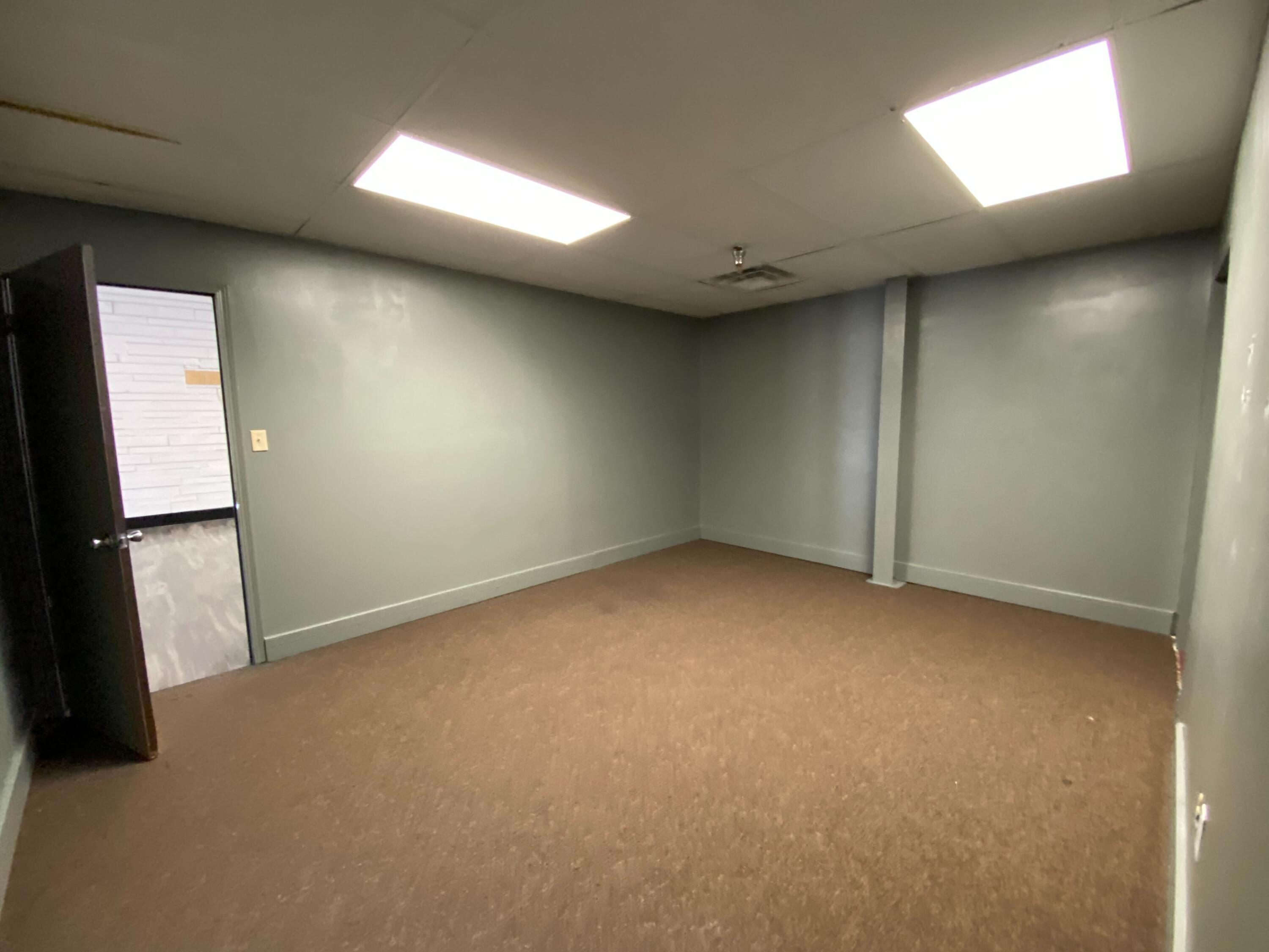 3411 North Rangeline Road Property Photo 2
