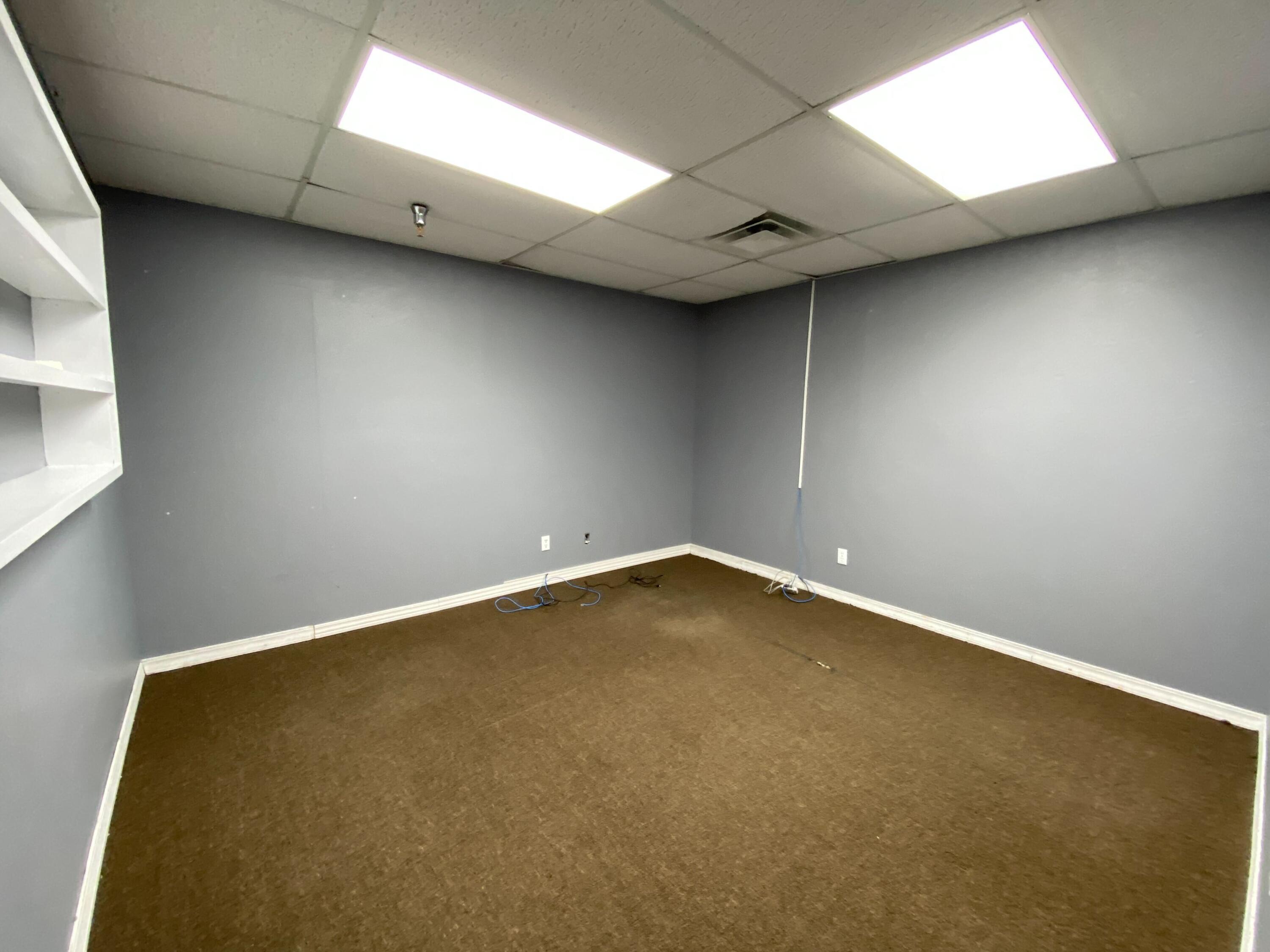 3411 North Rangeline Road Property Photo 4