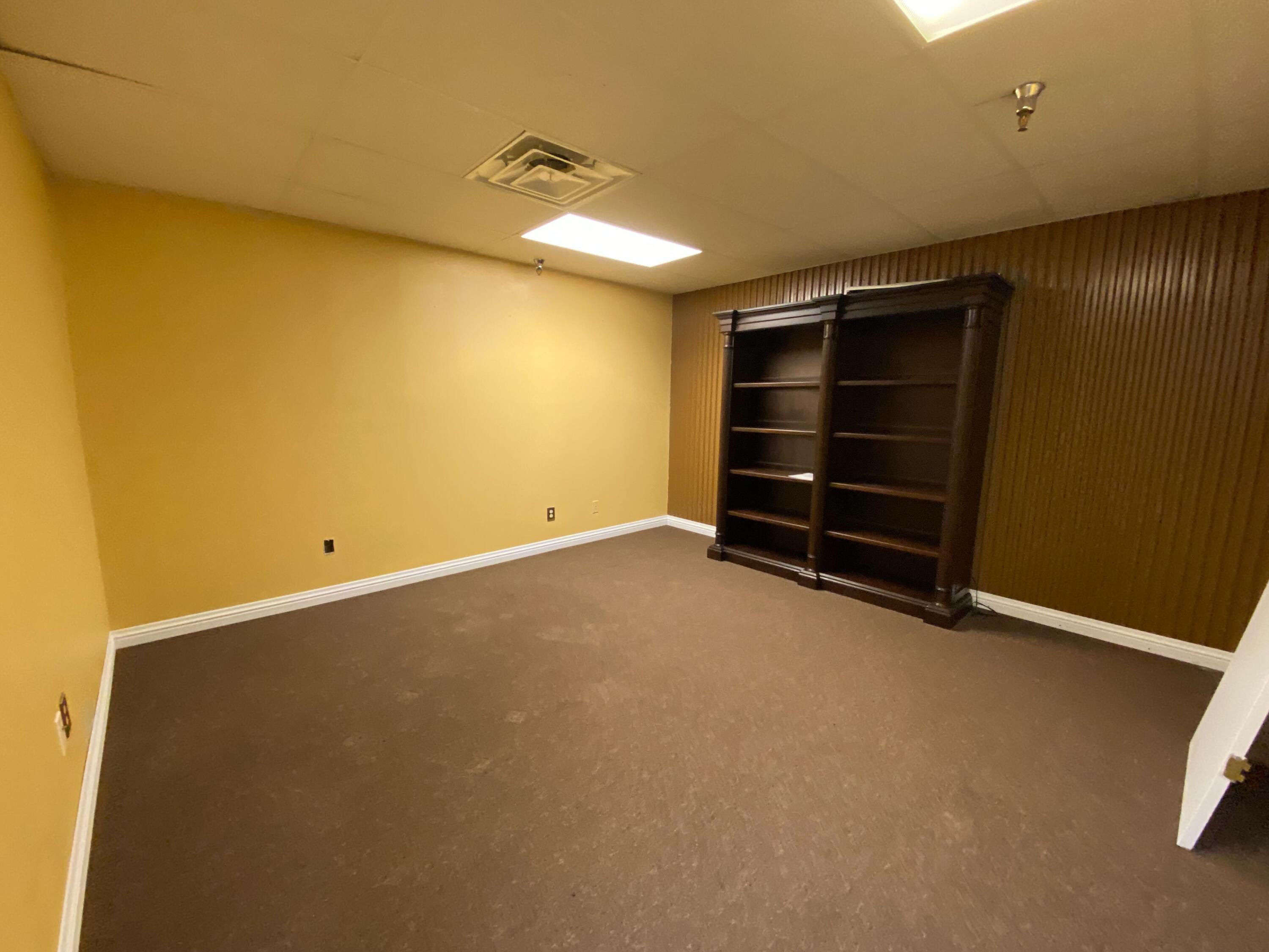 3411 North Rangeline Road Property Photo 17