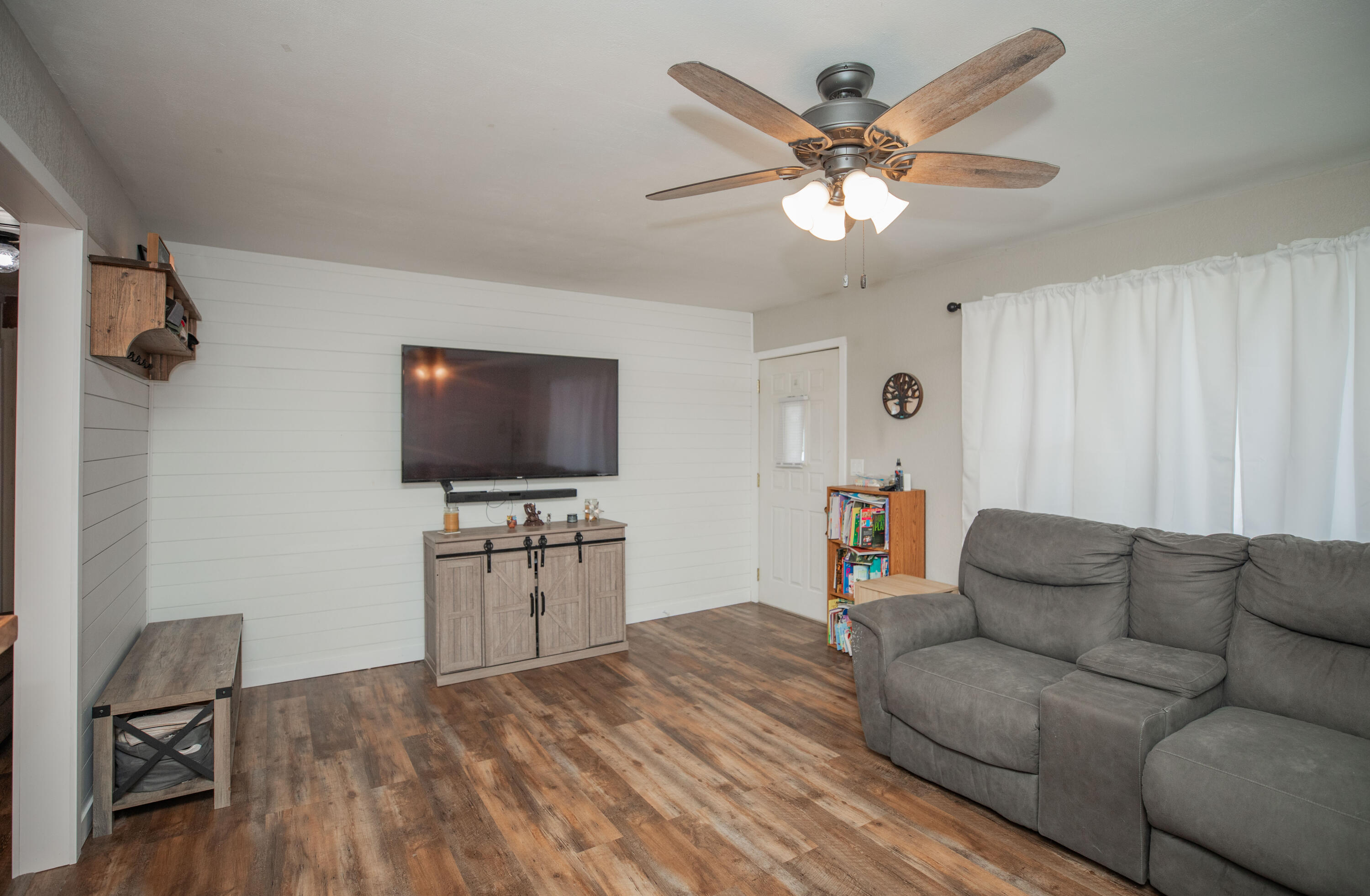 210 South Wilson Street Property Photo 5