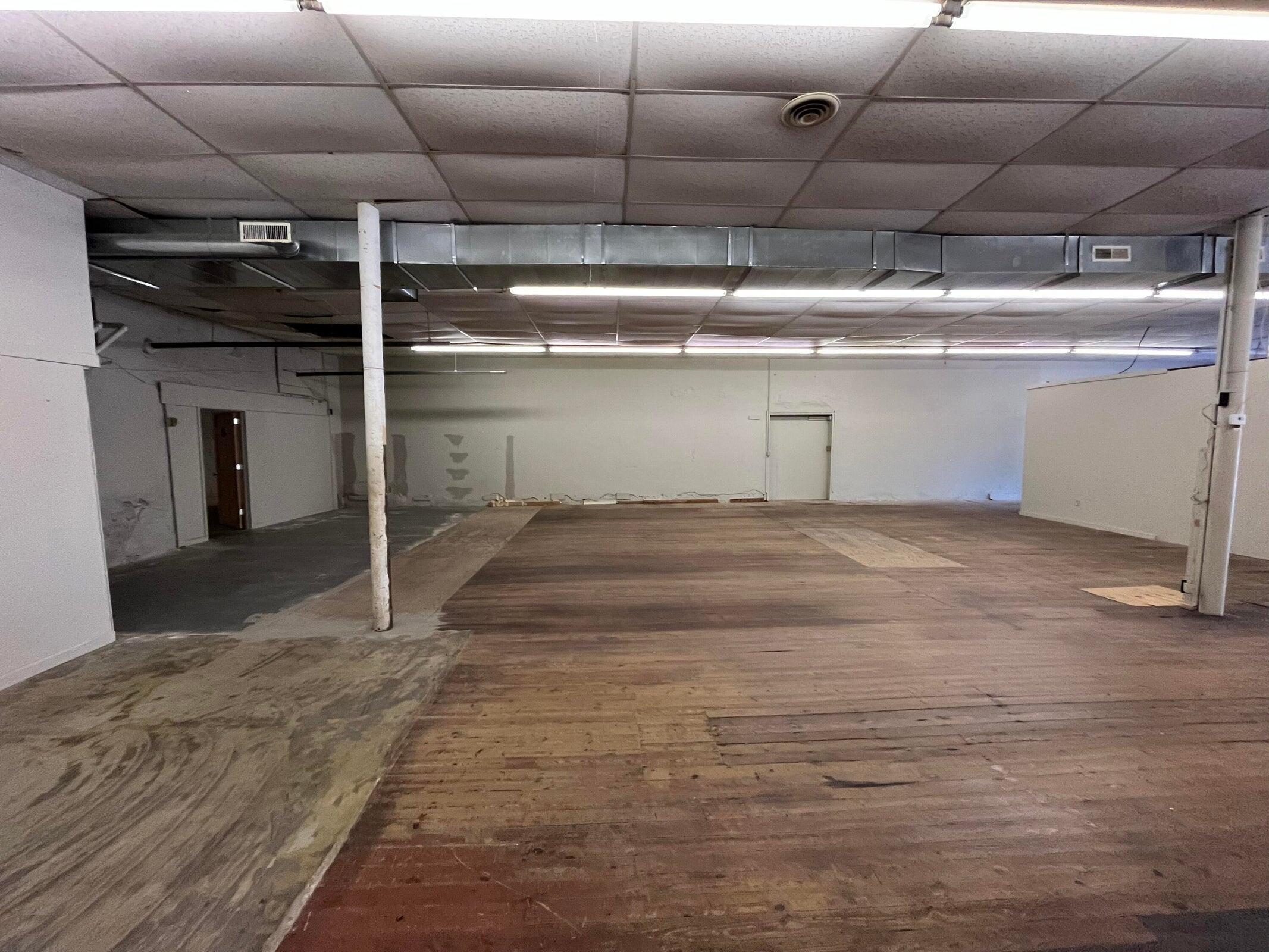 223 South Commercial Street Property Photo 6