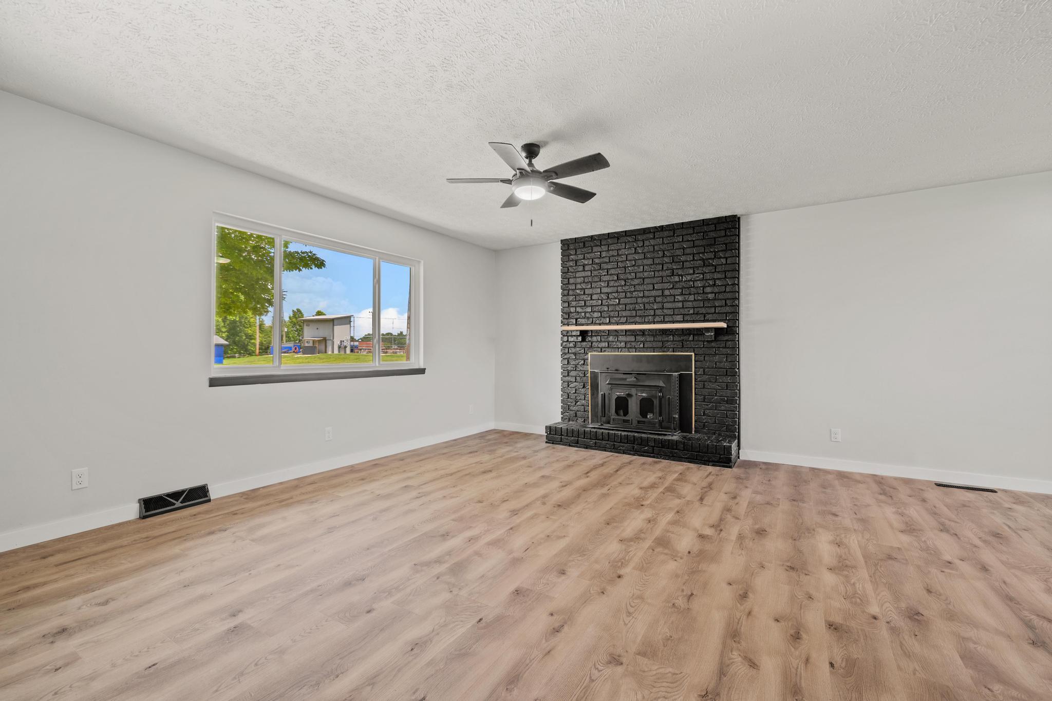 302 West Howard Avenue Property Photo 4