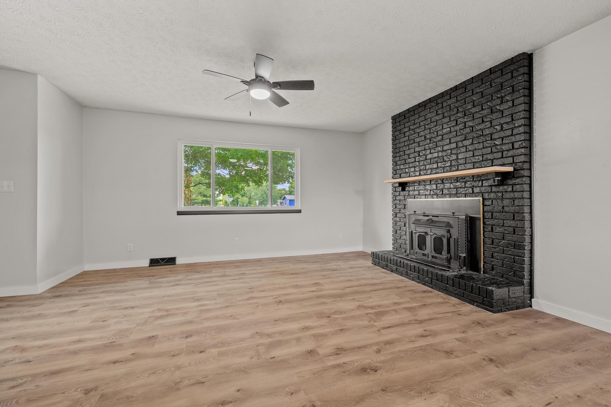 302 West Howard Avenue Property Photo 5