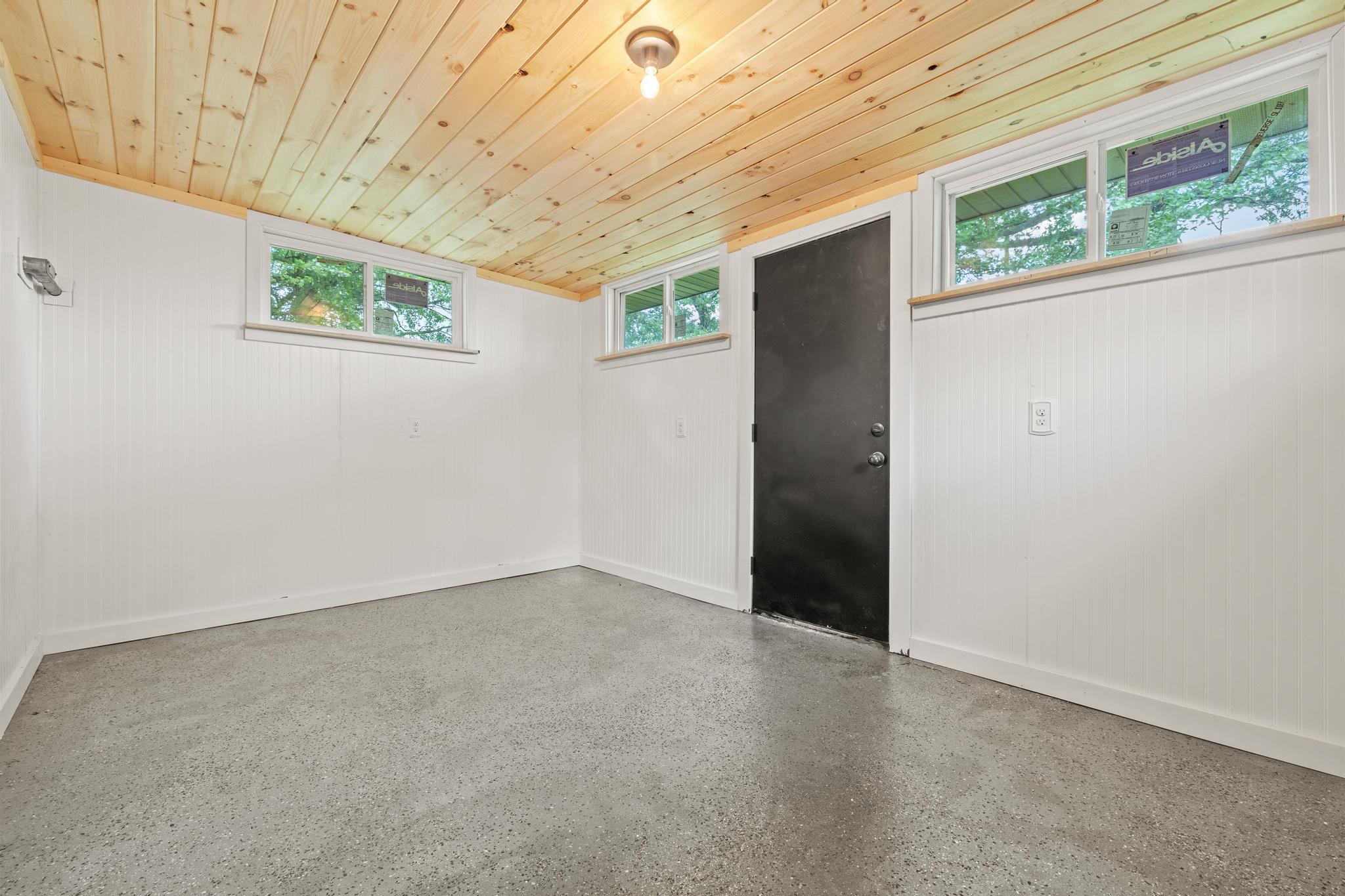 302 West Howard Avenue Property Photo 22
