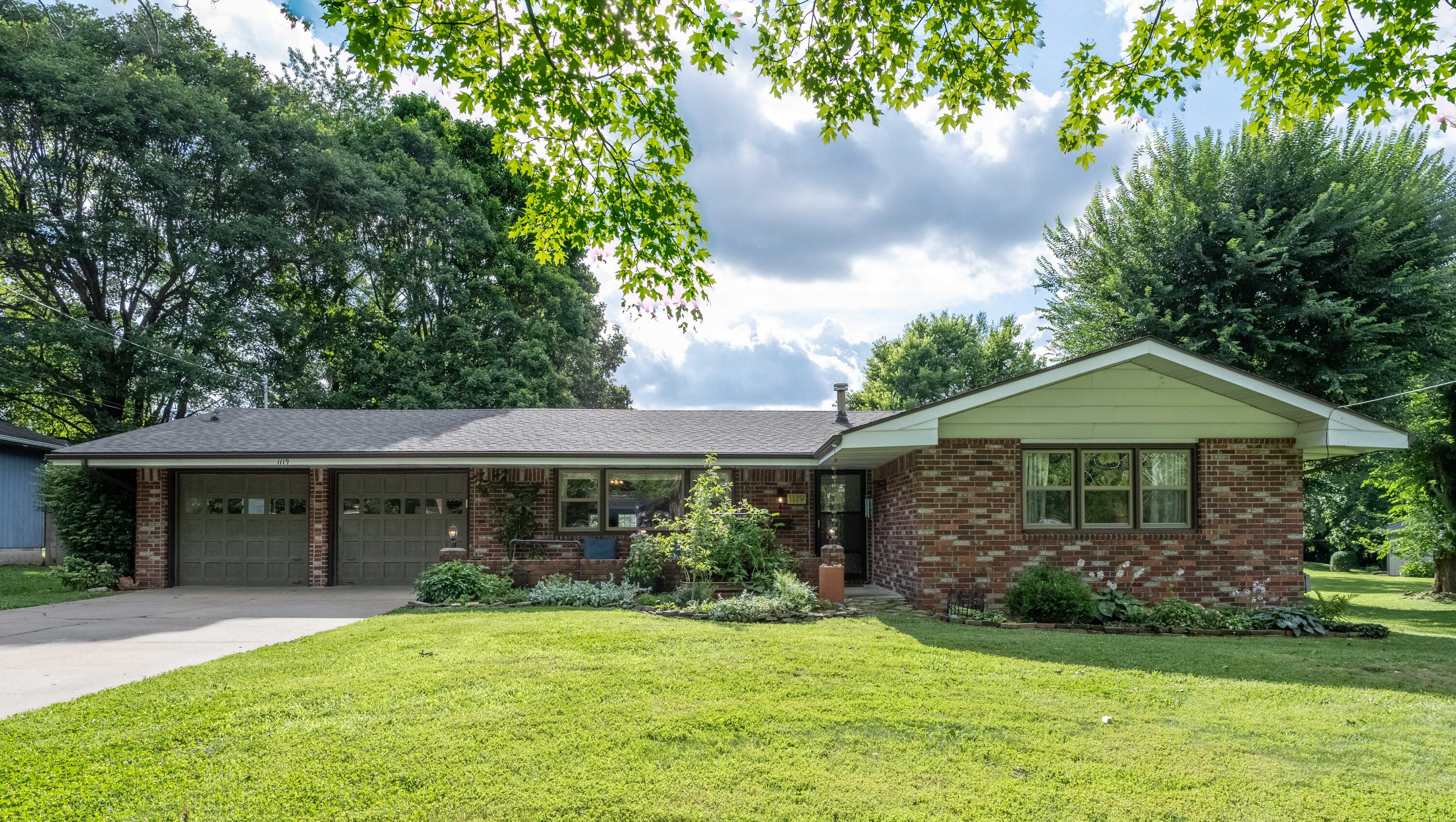 1119 South Cedarbrook Avenue Property Photo 3