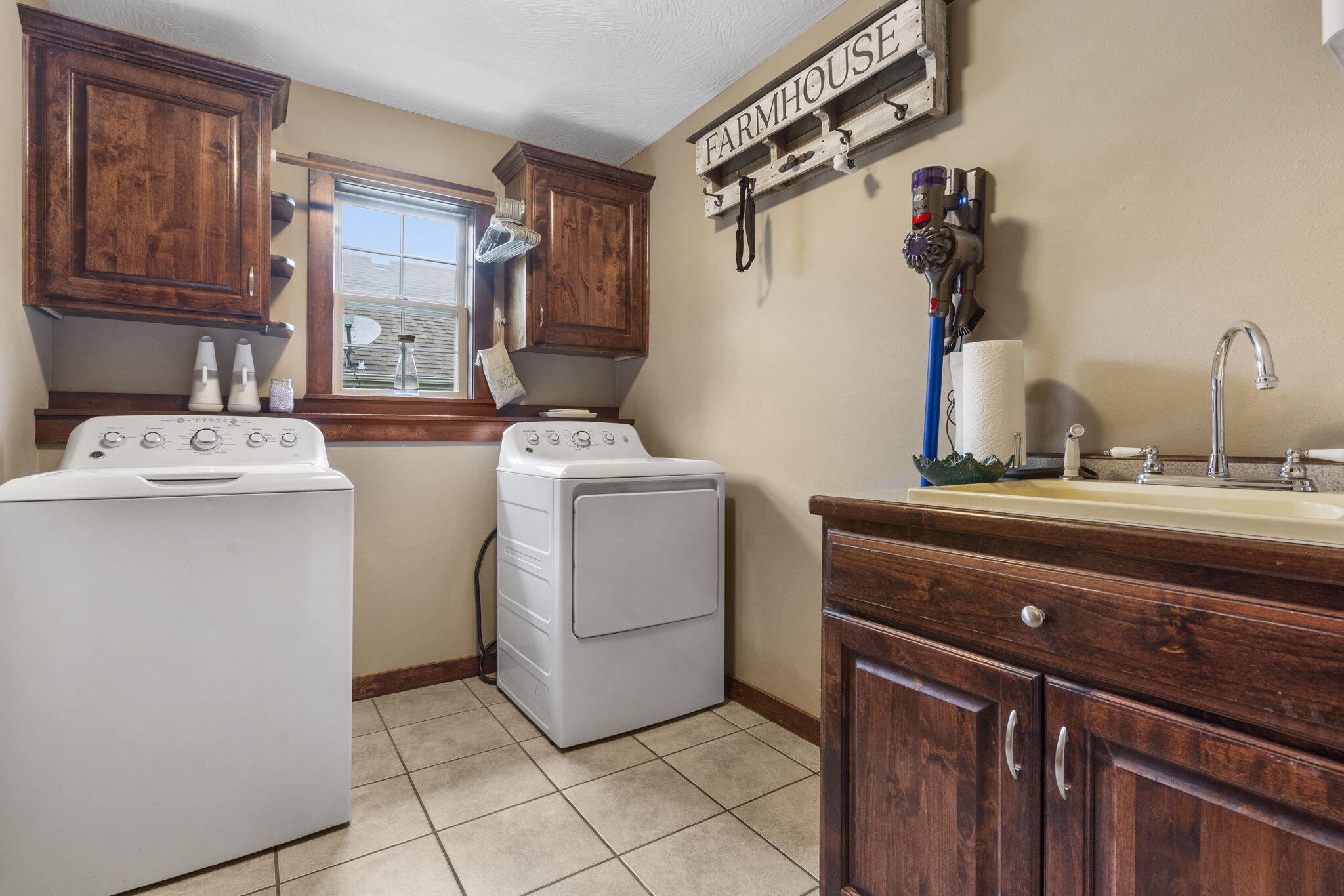 301 North Bonda Way Property Photo 10