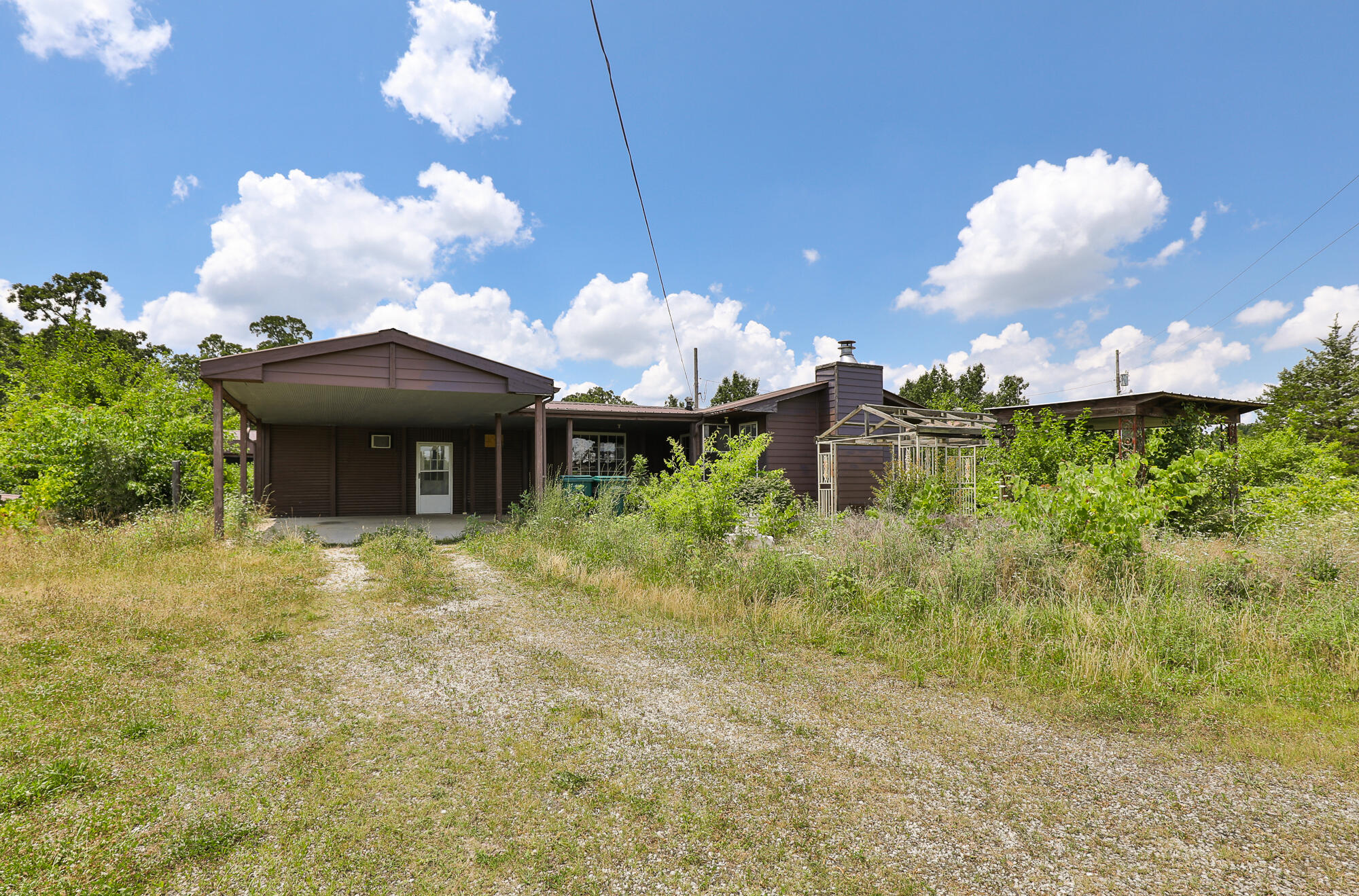 628 State Road F Property Photo 1