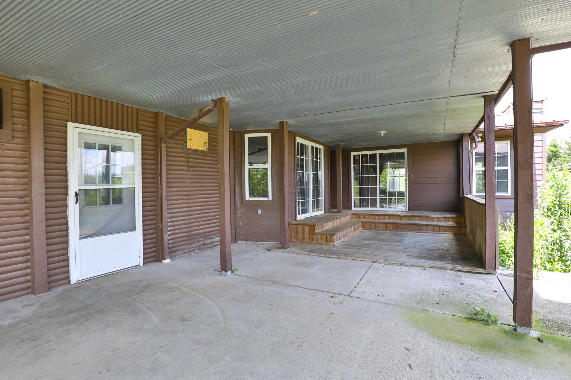 628 State Road F Property Photo 4