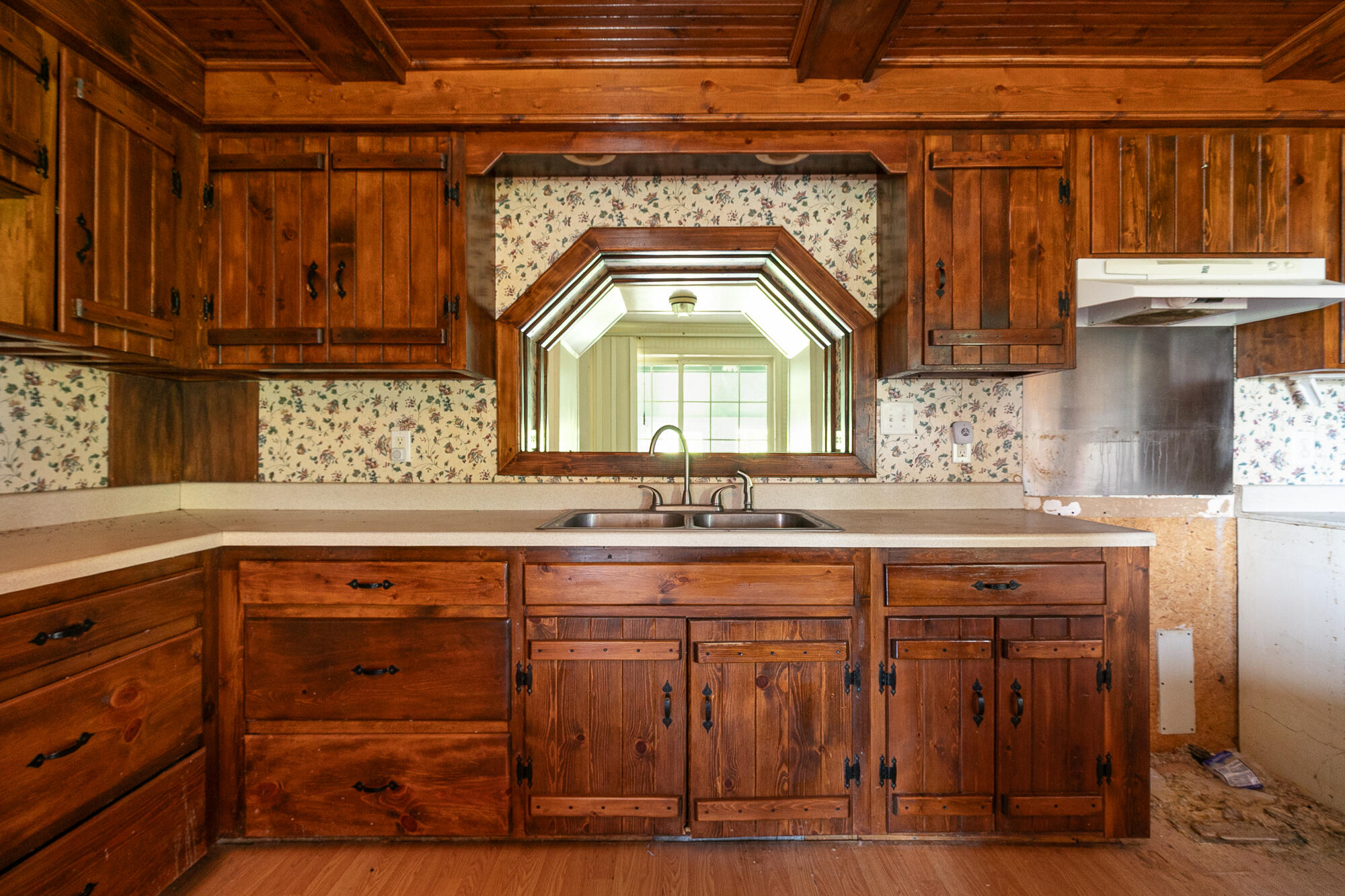 628 State Road F Property Photo 8