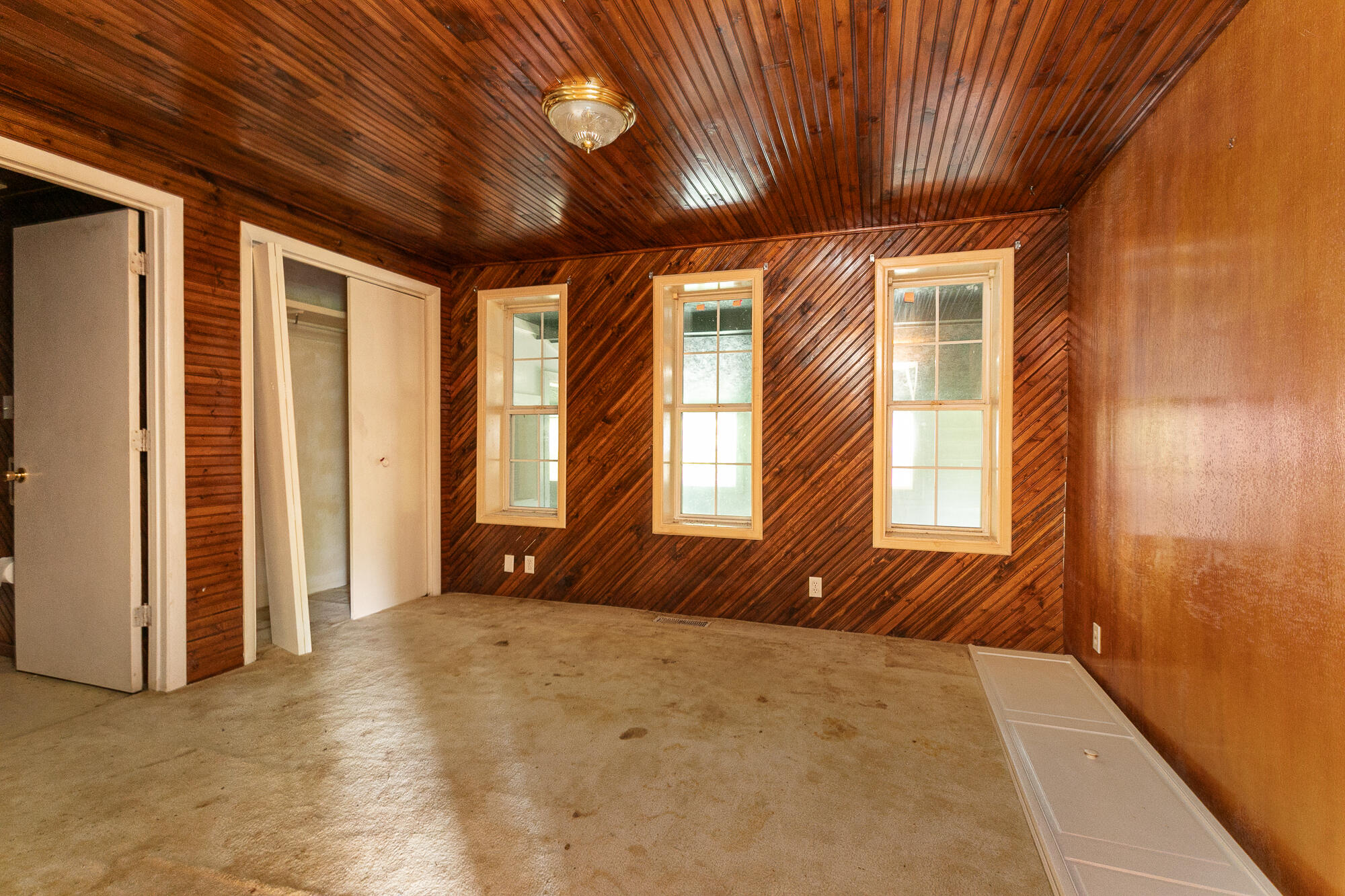 628 State Road F Property Photo 23