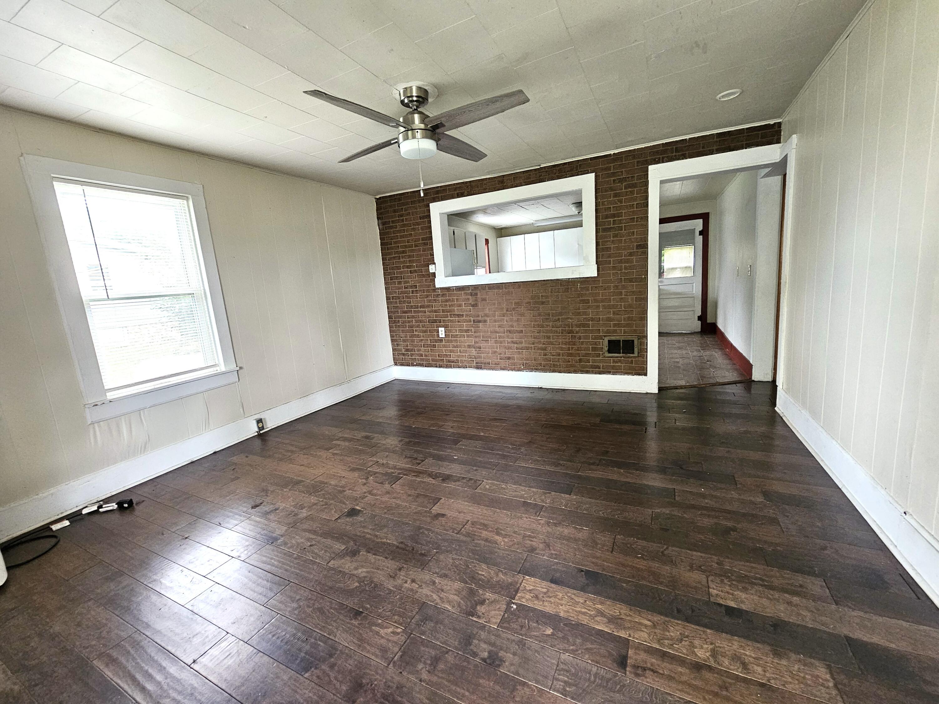 1215 Jefferson Avenue Property Photo 3