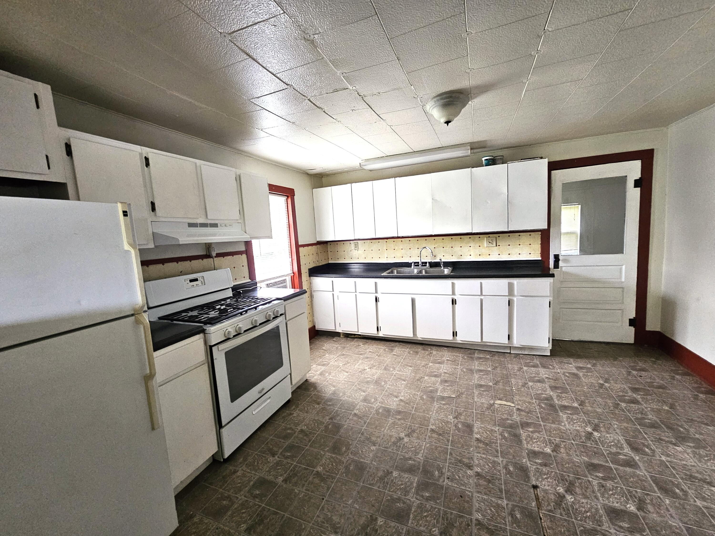 1215 Jefferson Avenue Property Photo 4