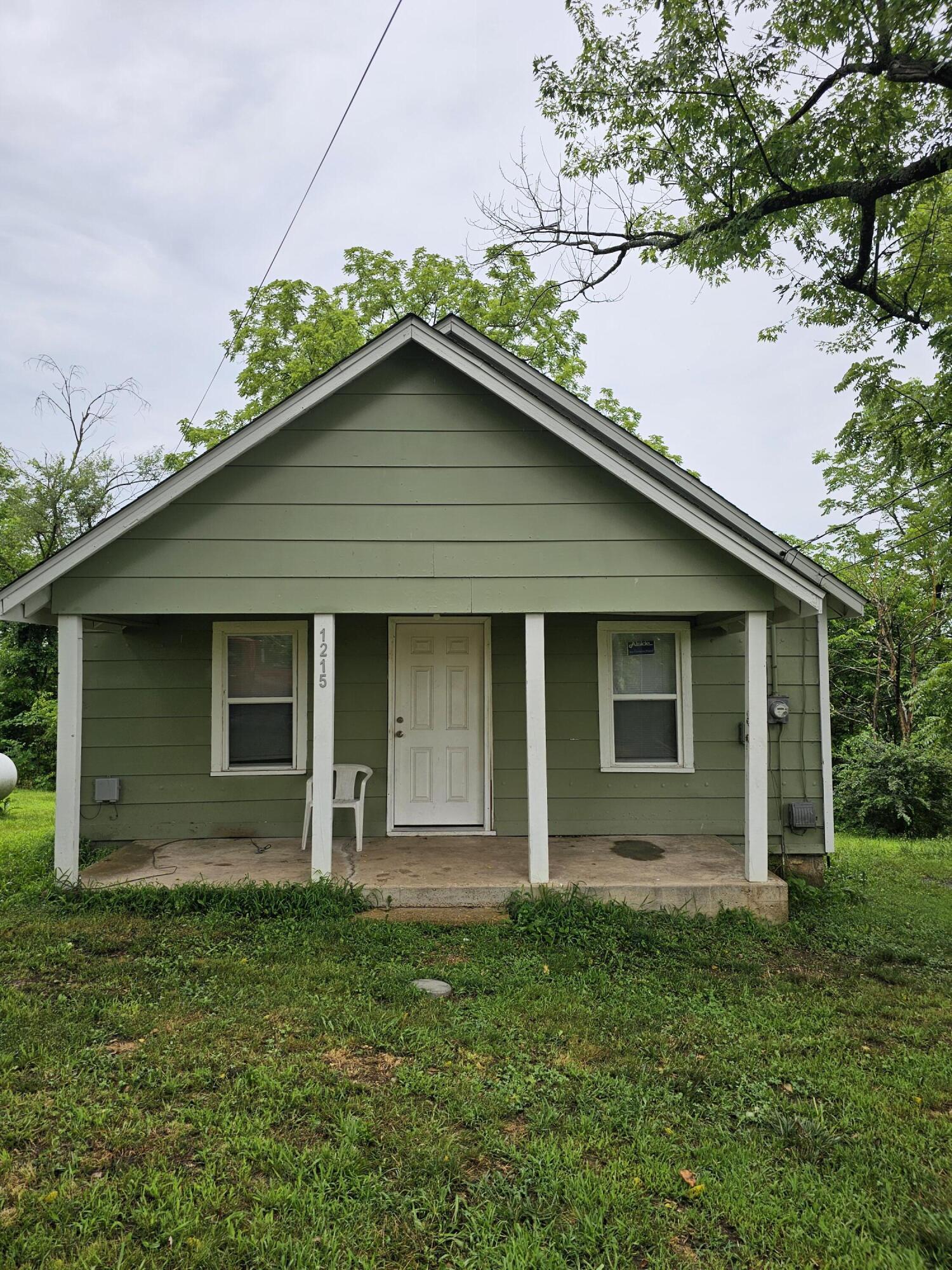 1215 Jefferson Avenue Property Photo 9