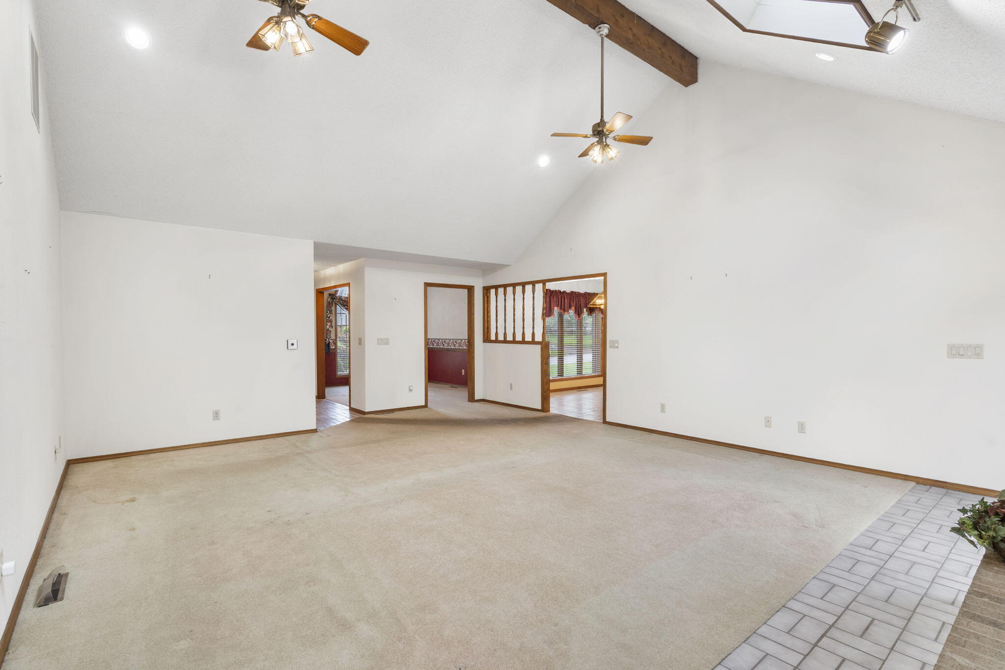 4059 East Linwood Street Property Photo 8