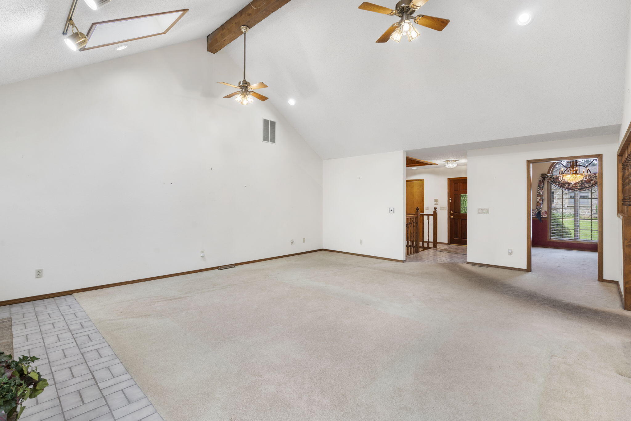 4059 East Linwood Street Property Photo 9