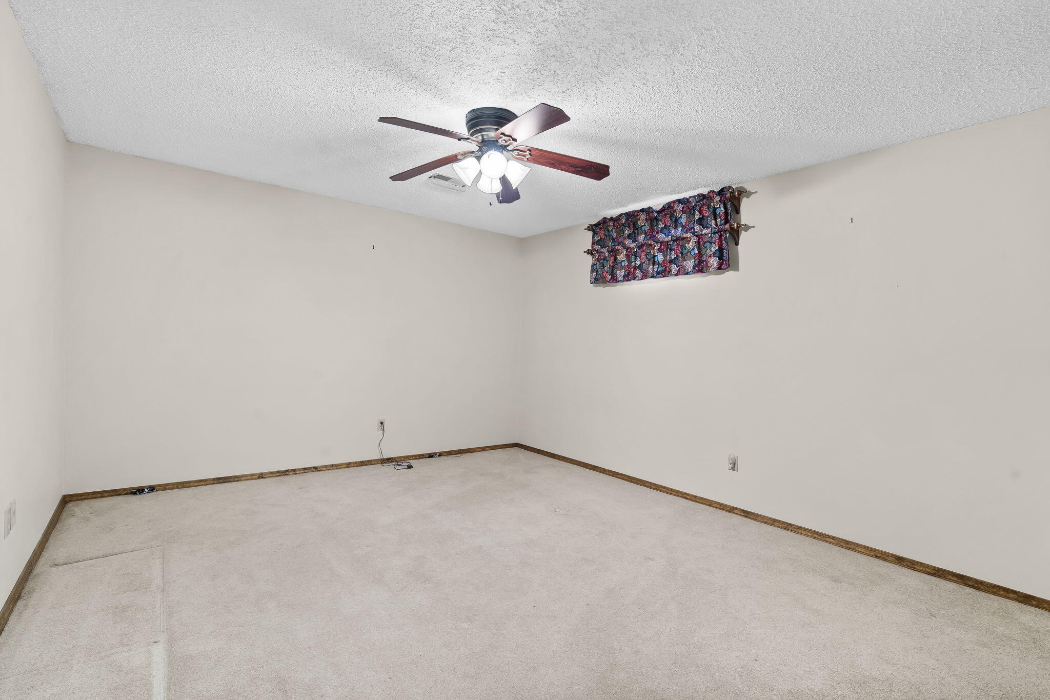 4059 East Linwood Street Property Photo 37
