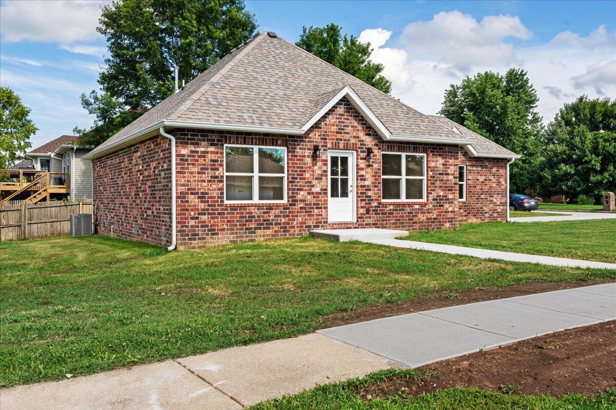 3001 East Colonial Court Property Photo 3