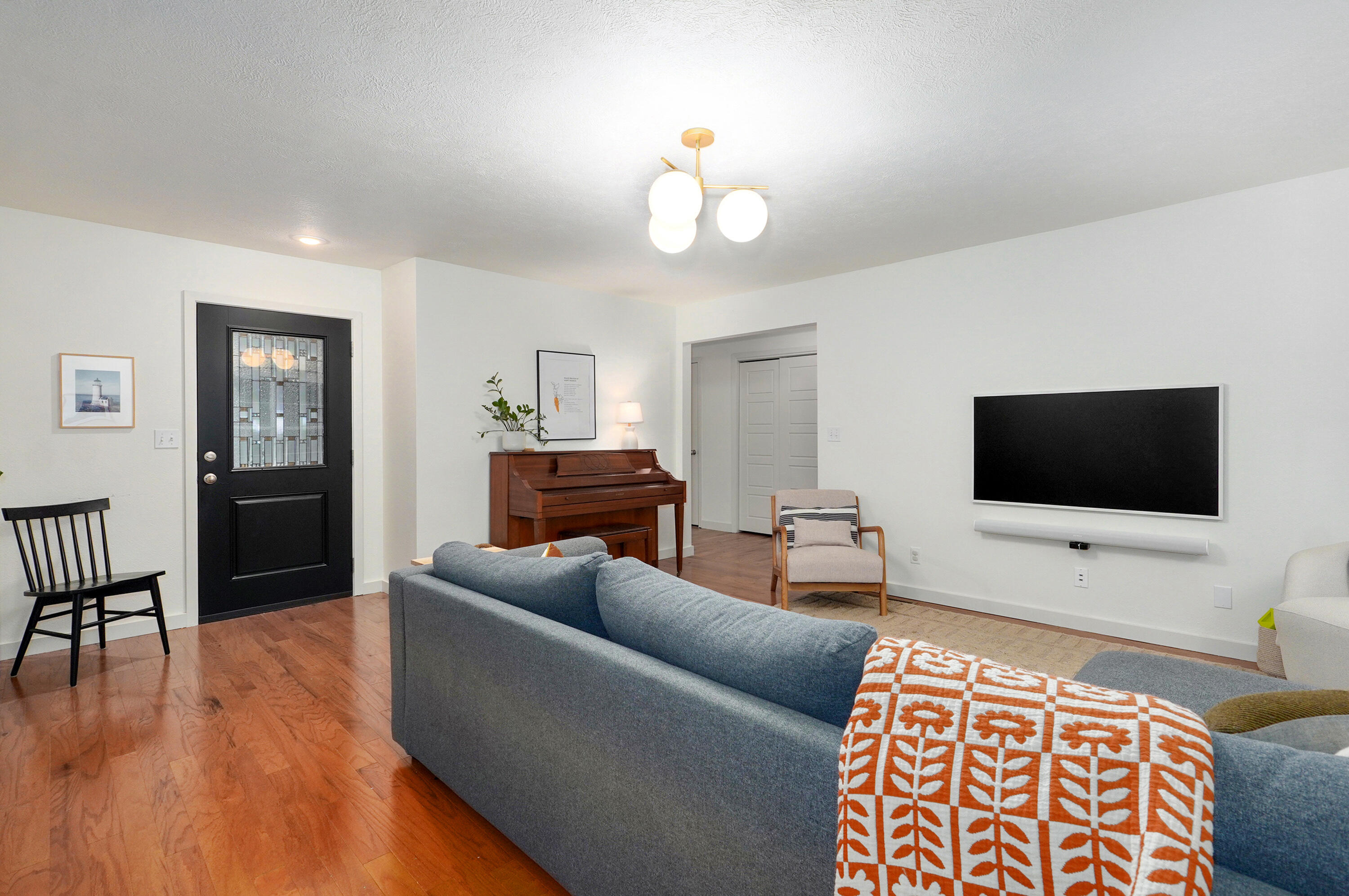 1035 East Edgewood Street Property Photo 5