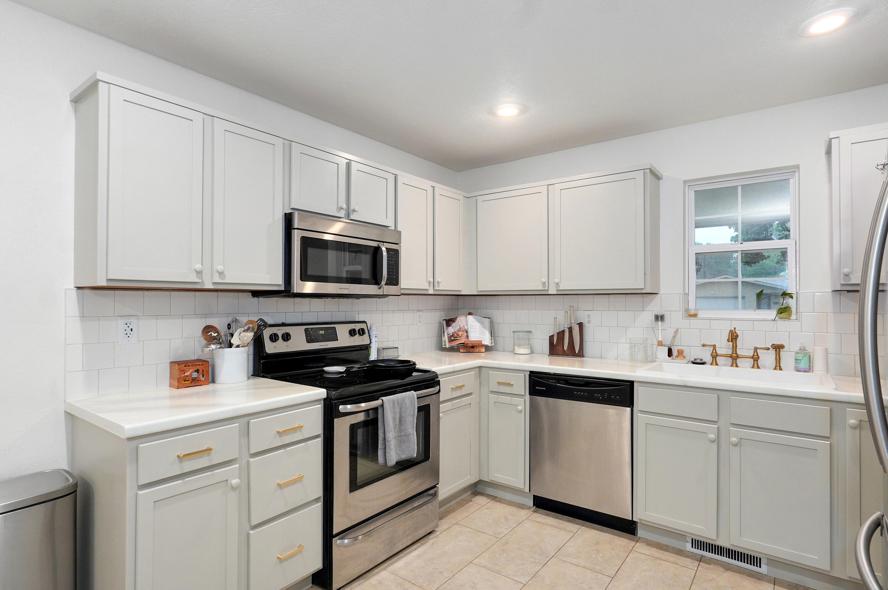 1035 East Edgewood Street Property Photo 8
