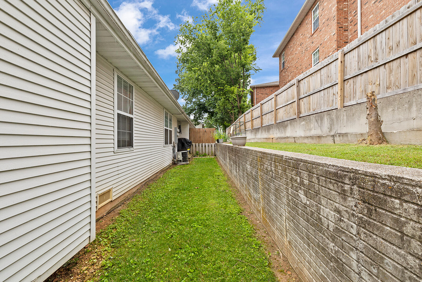 1195-1197 West Hall Street Property Photo 17
