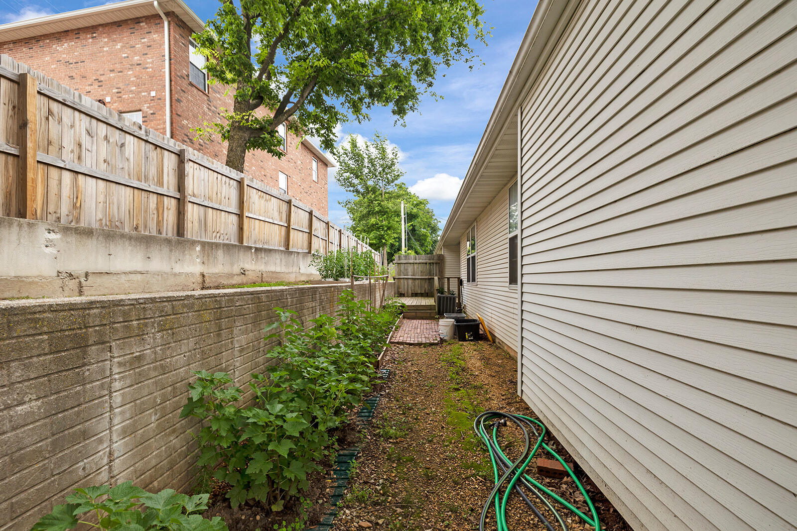 1195-1197 West Hall Street Property Photo 32