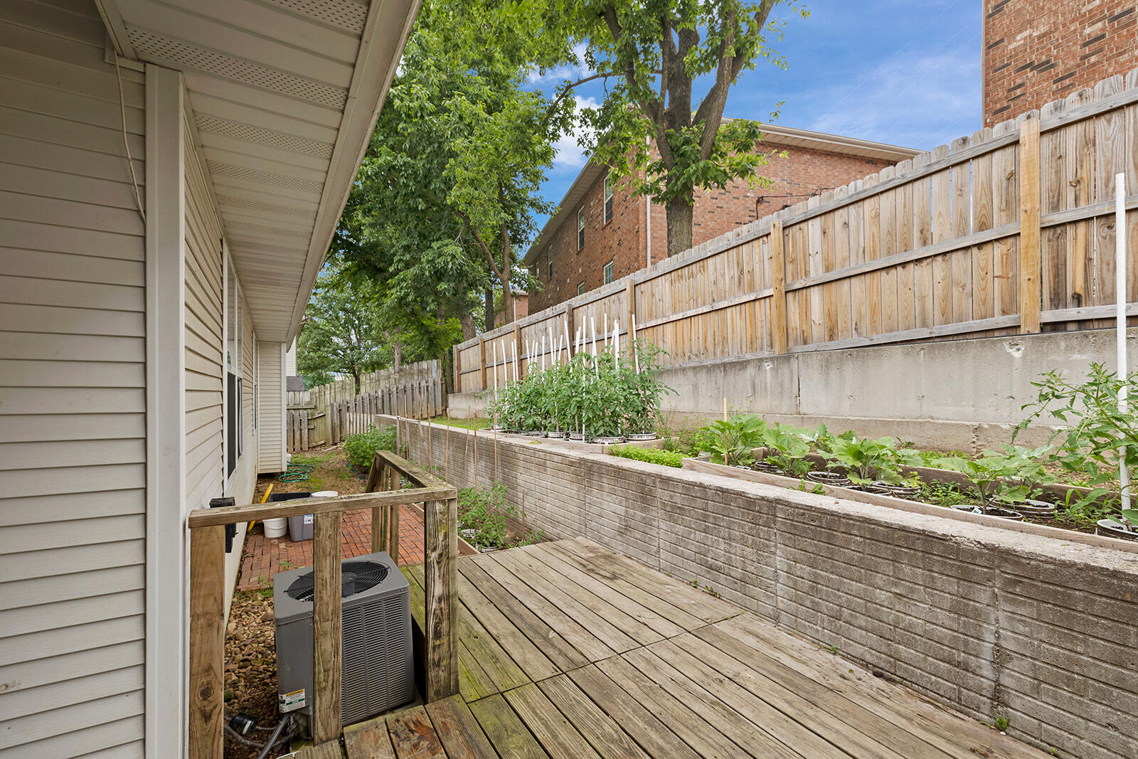 1195-1197 West Hall Street Property Photo 33