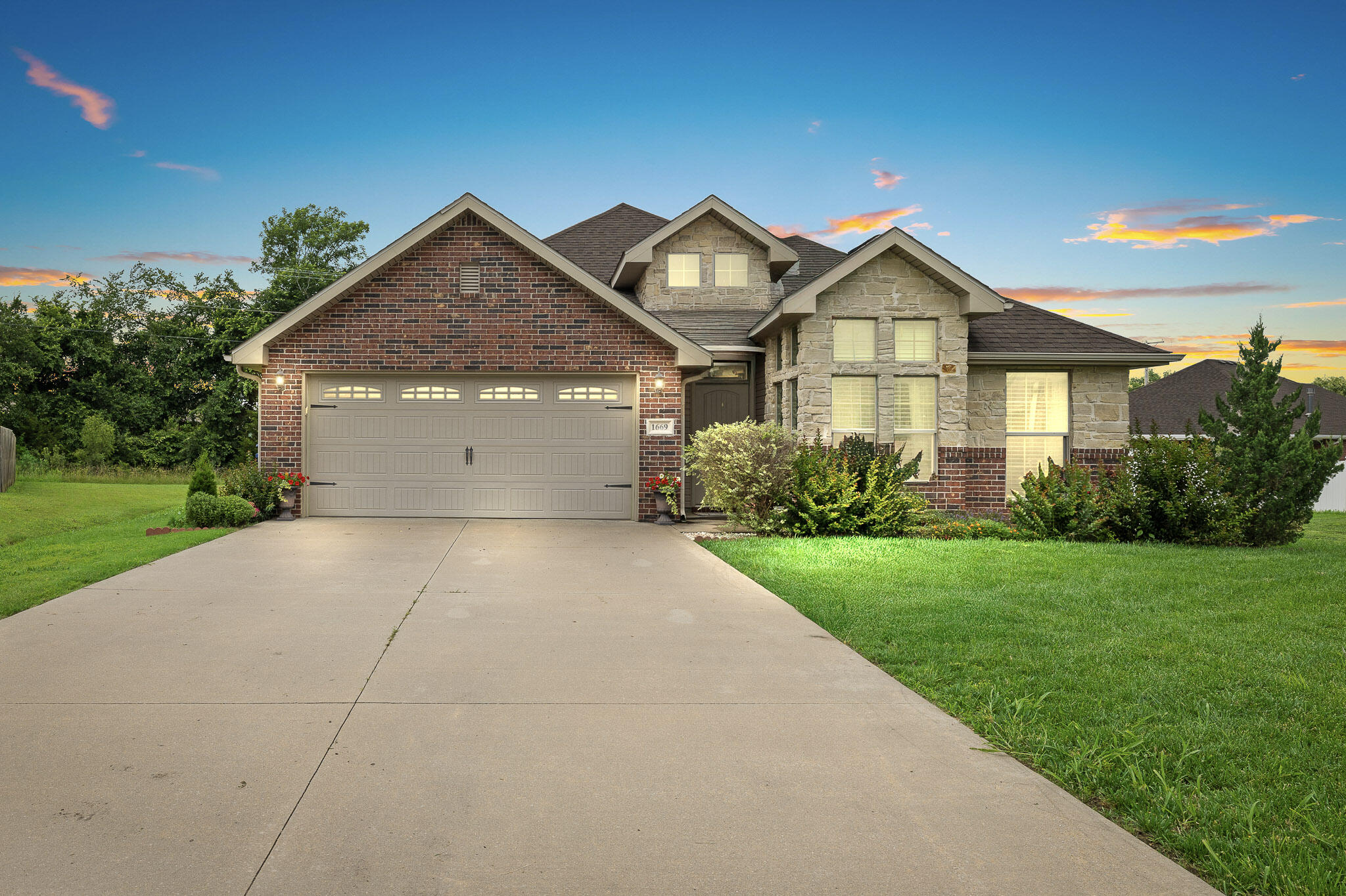 1669 Leighten Court Property Photo 1