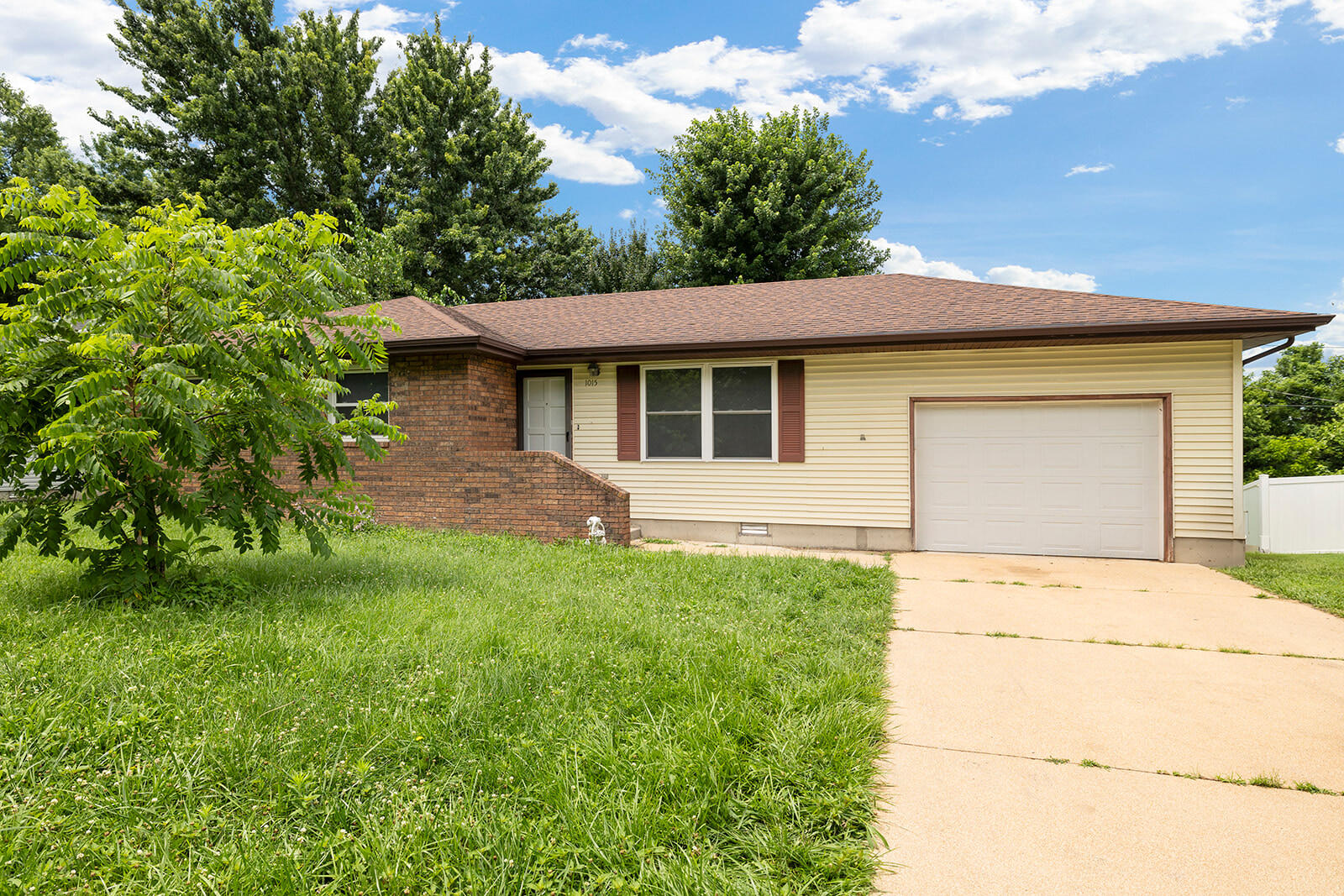1015 North Hickory Street Property Photo 1