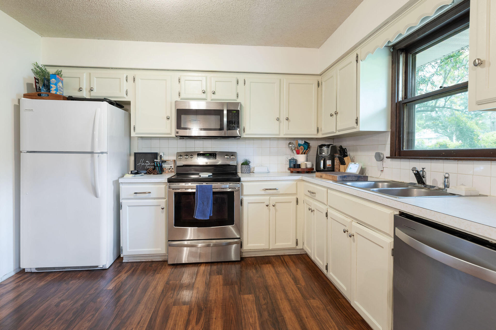220 South Dennis Avenue Property Photo 7