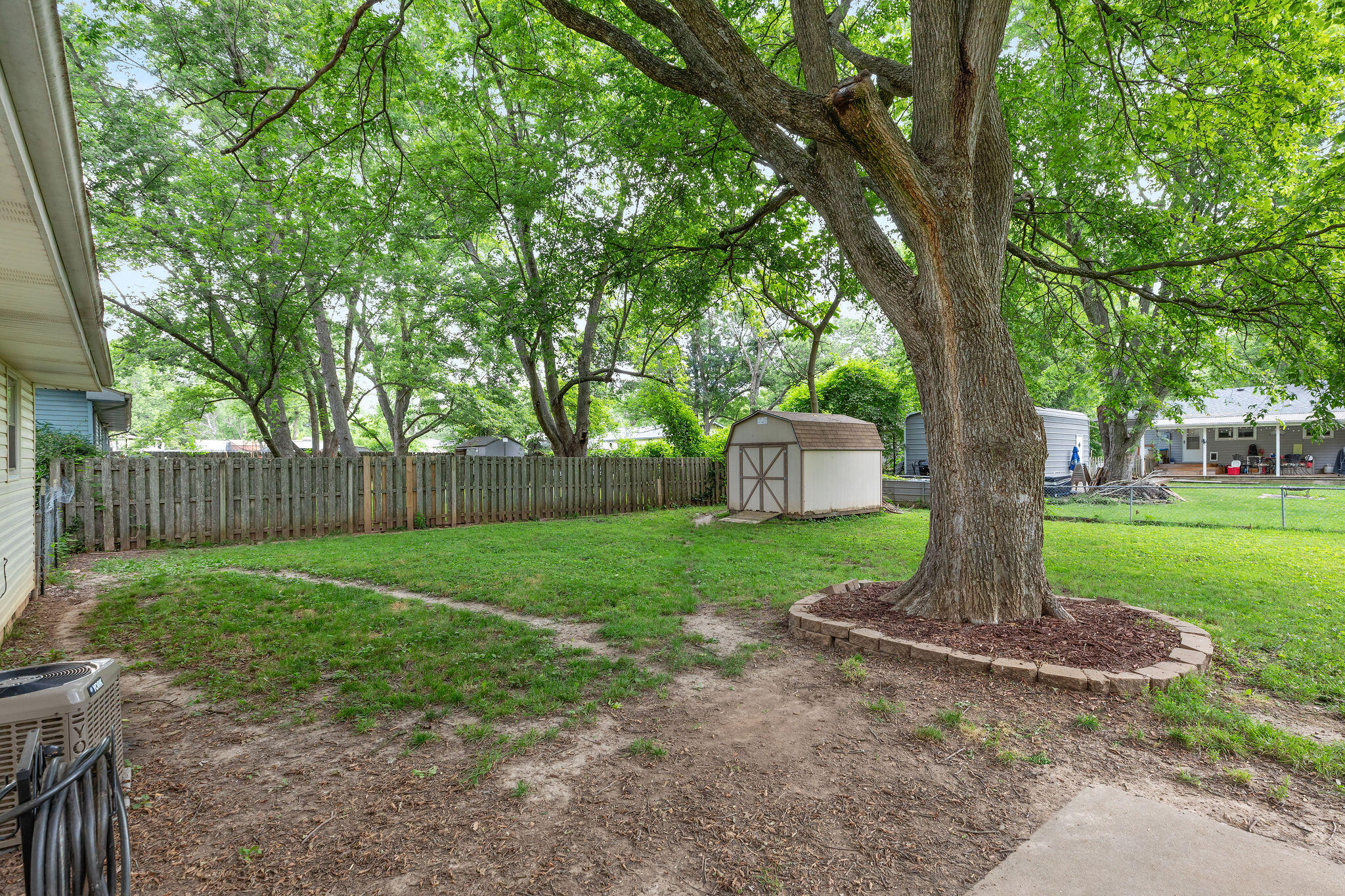 220 South Dennis Avenue Property Photo 15