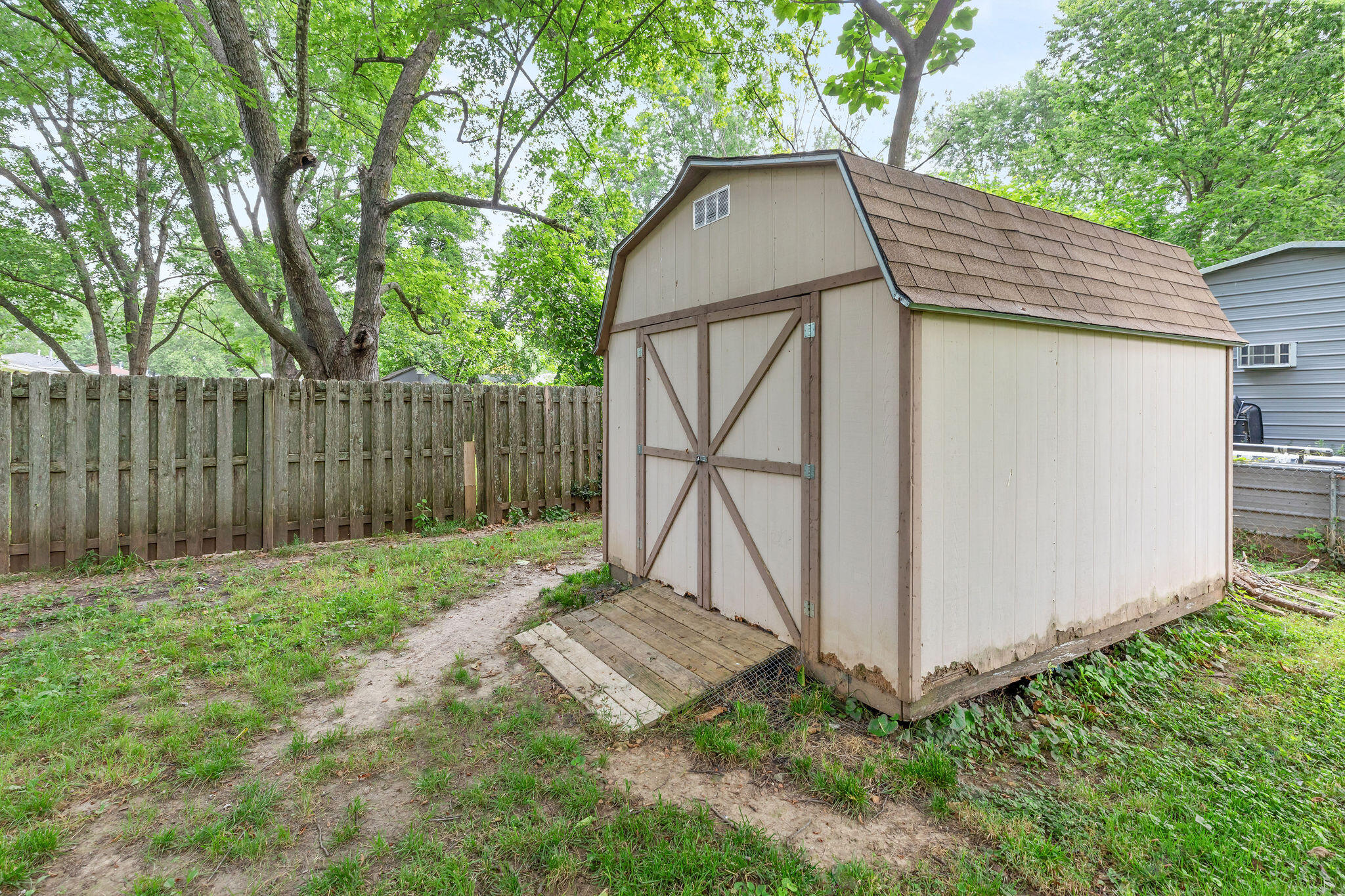 220 South Dennis Avenue Property Photo 16