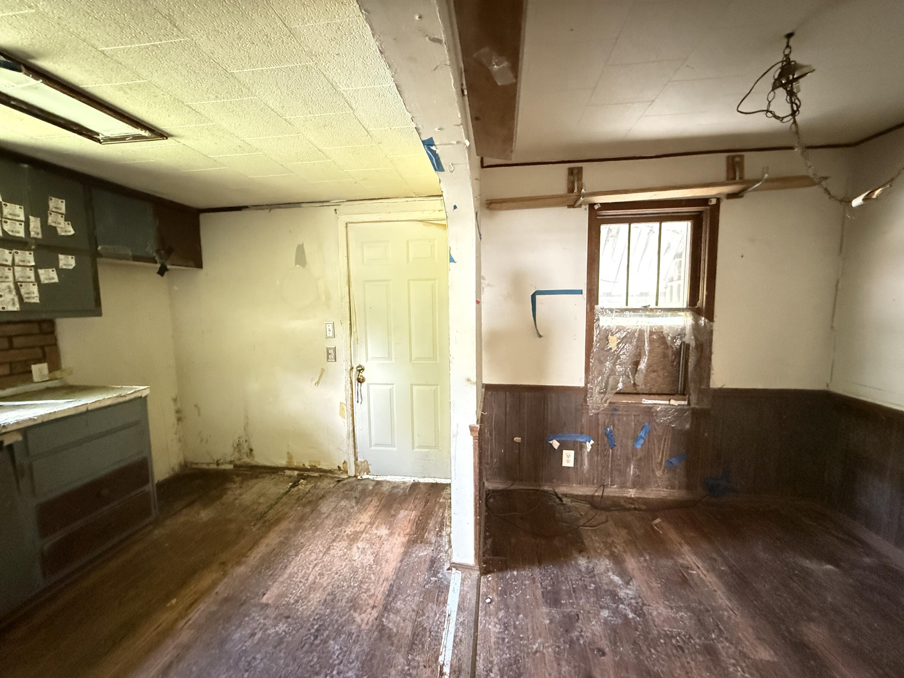 1055 South New Avenue Property Photo 5