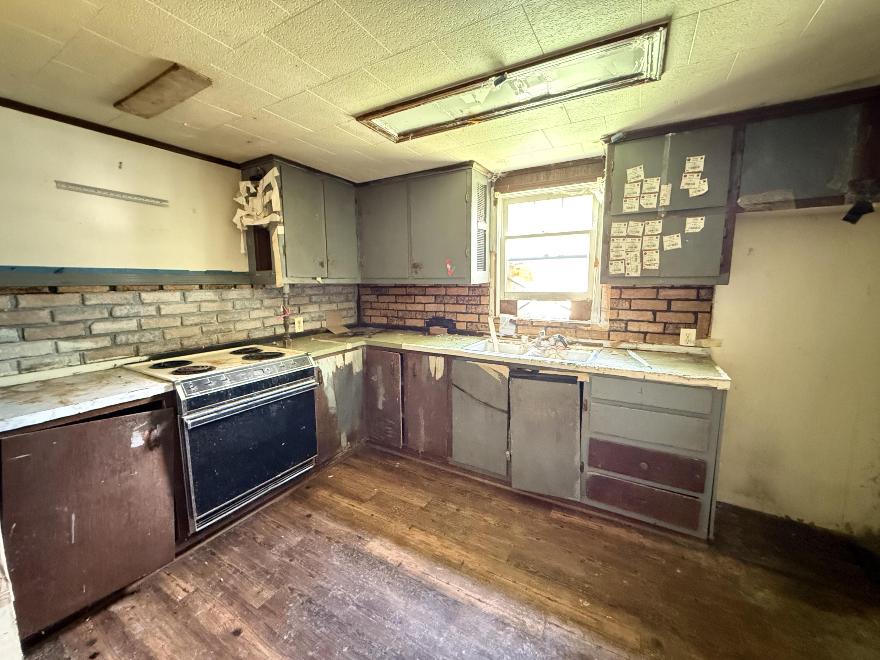 1055 South New Avenue Property Photo 6
