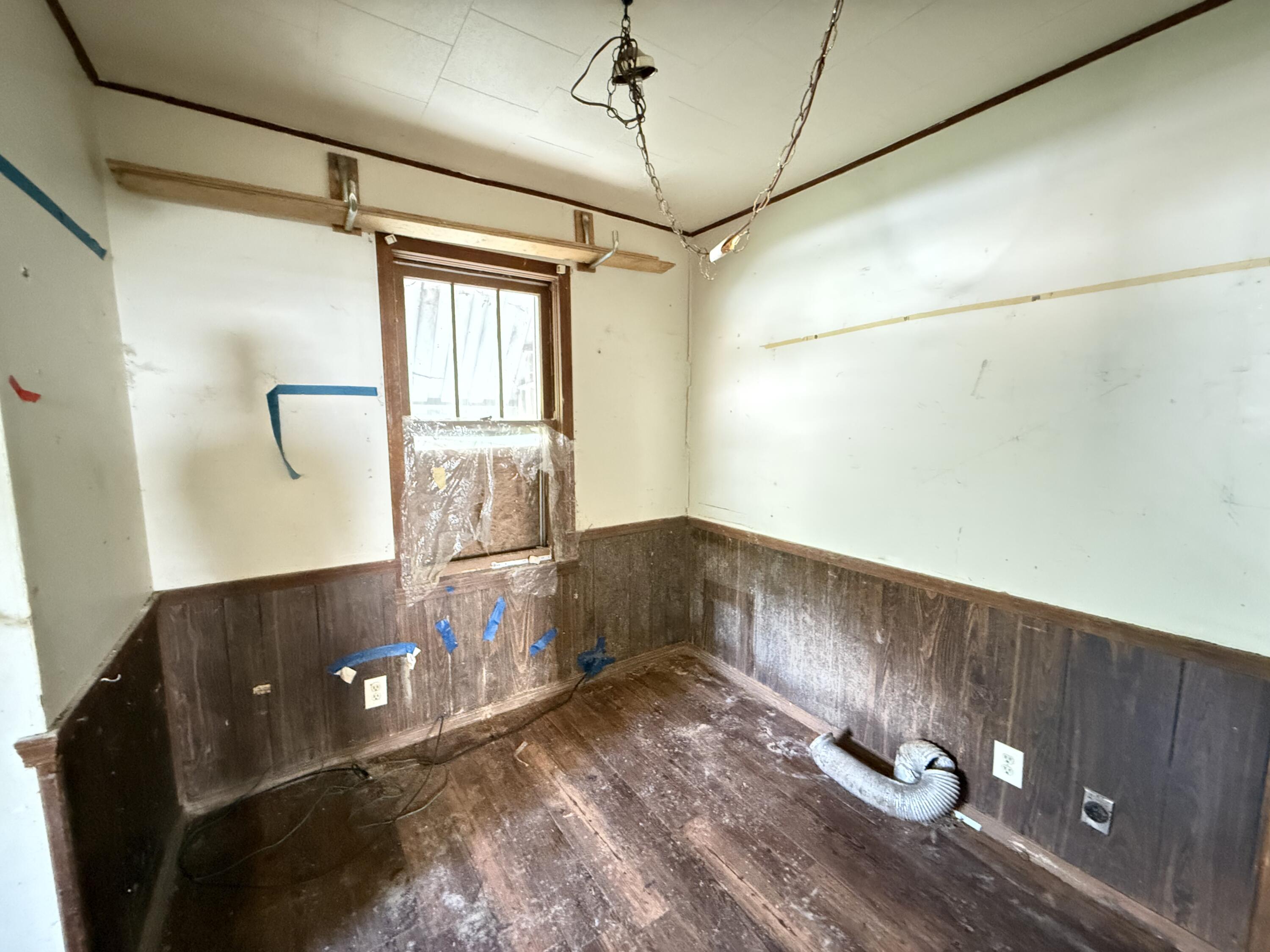 1055 South New Avenue Property Photo 7